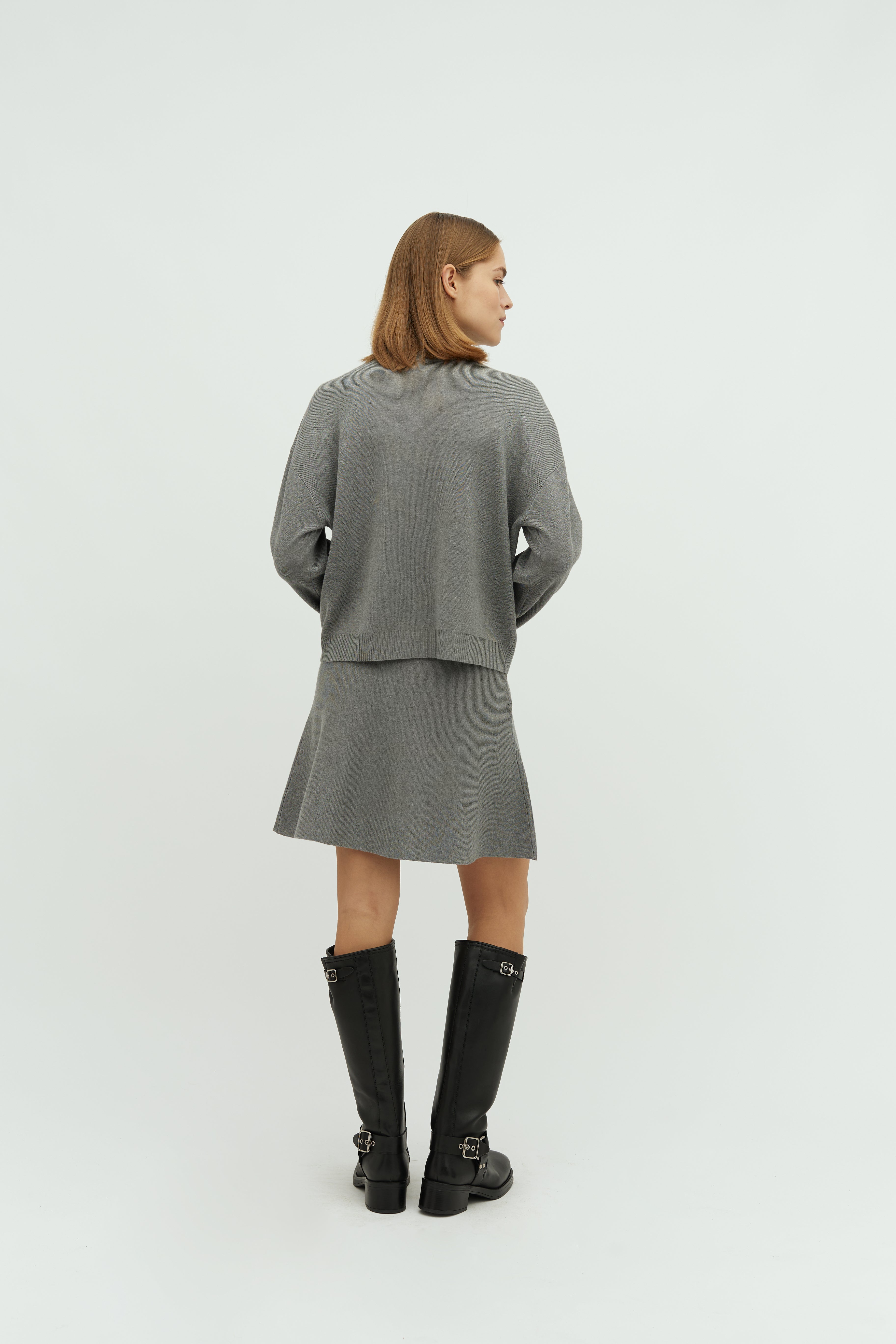 Folami-M_Medium Grey Melange_Model_1