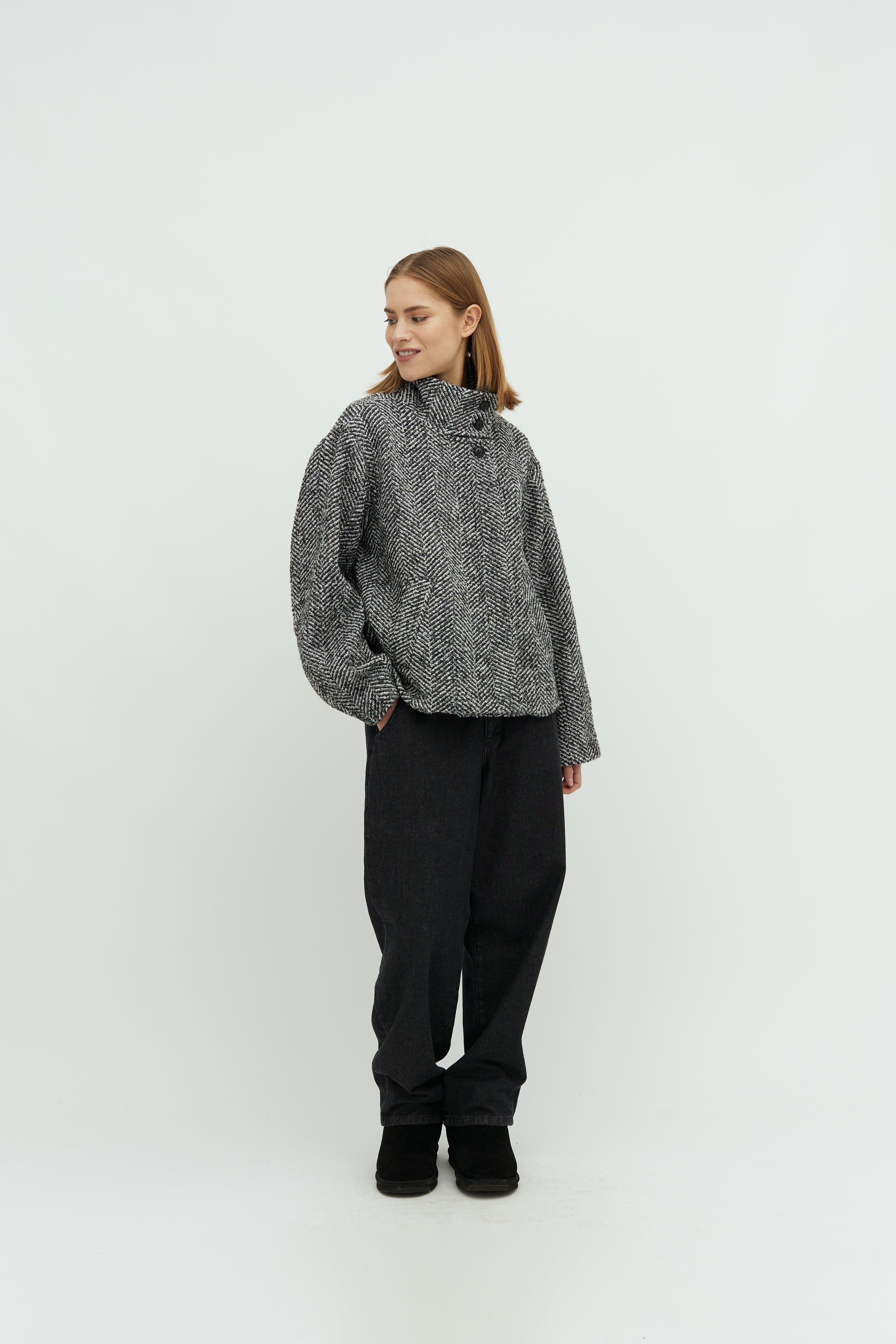 Makaia-M_Grey Herringbone_Model_0