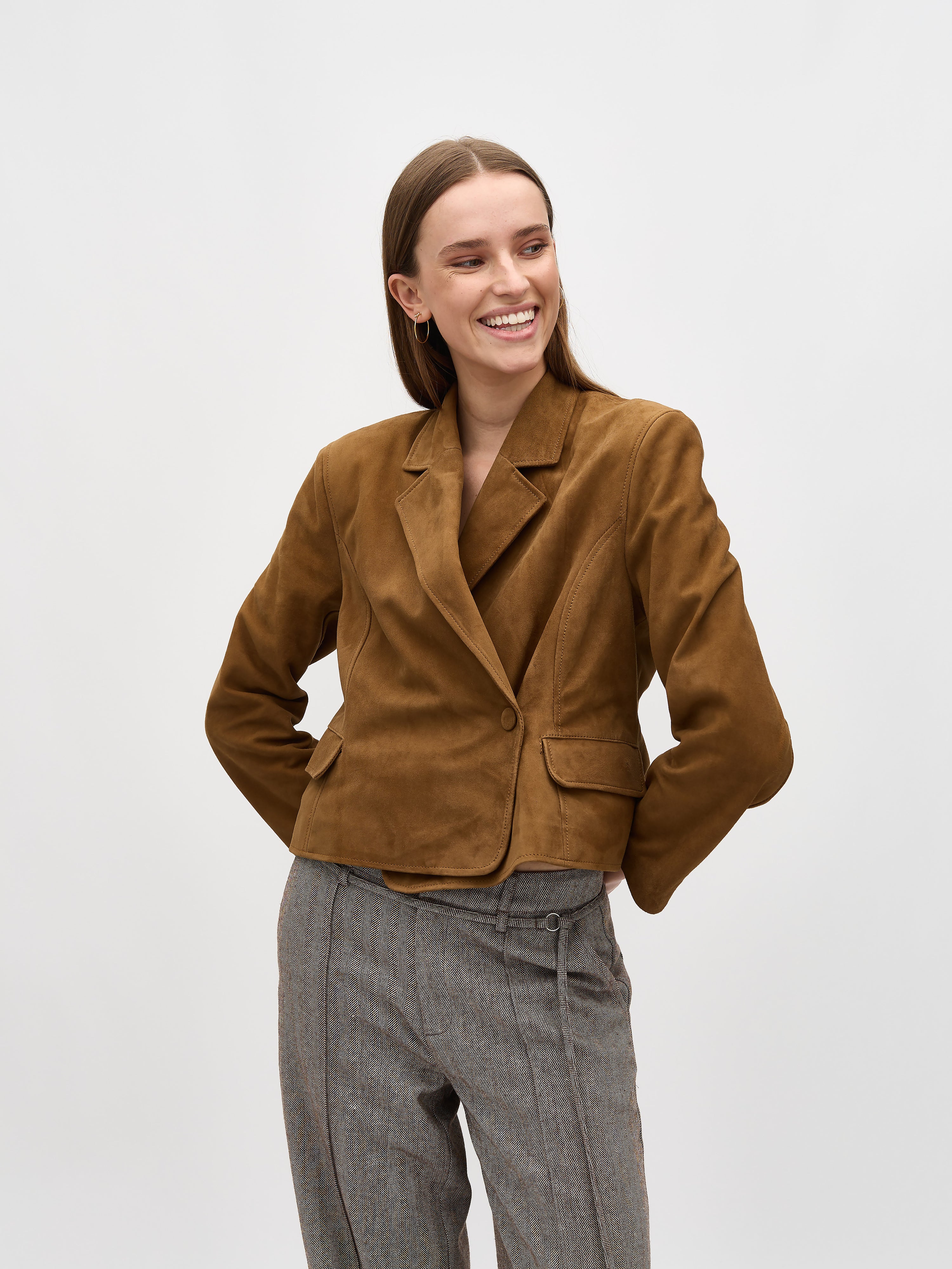 Iva-M_Cognac Brown_Model_5