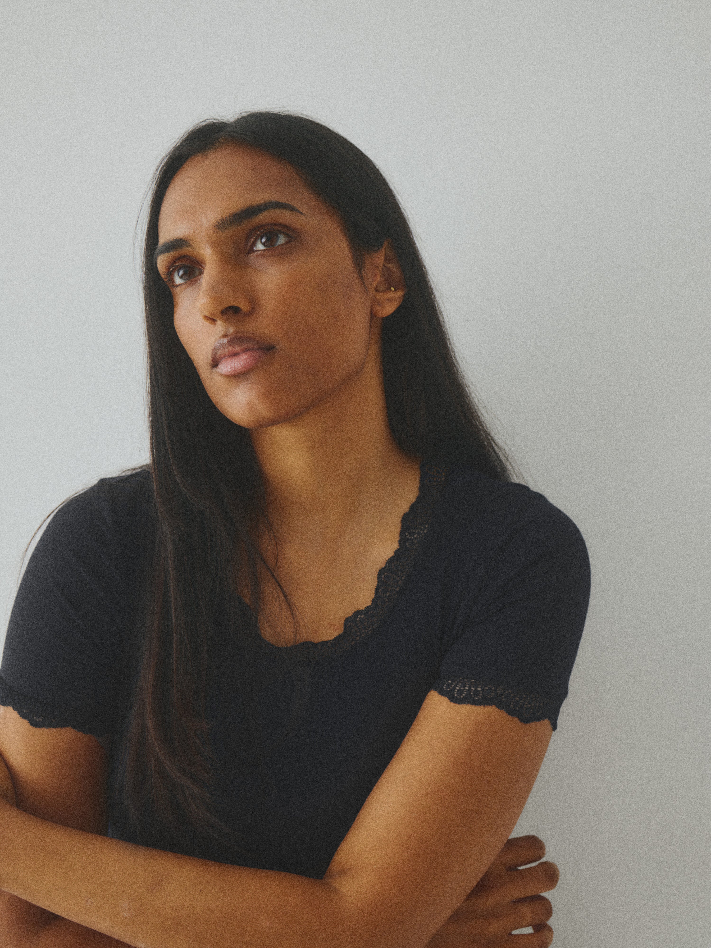 Emera-M_Black_Image_