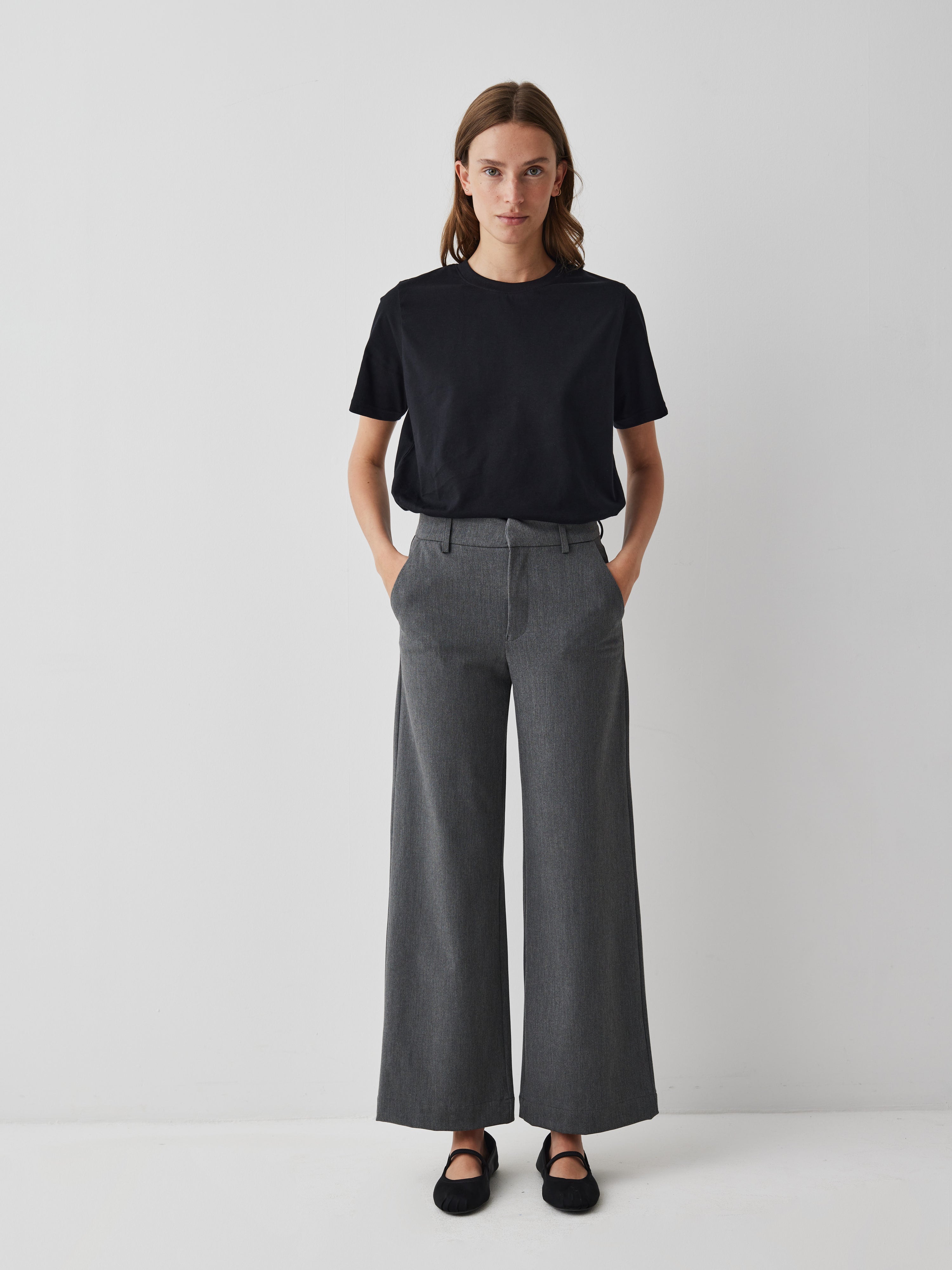 Lucy-M_Medium Melange_Model_