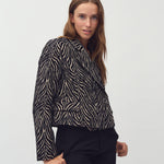 Iva-M_Zebra Sugar Black_Model_