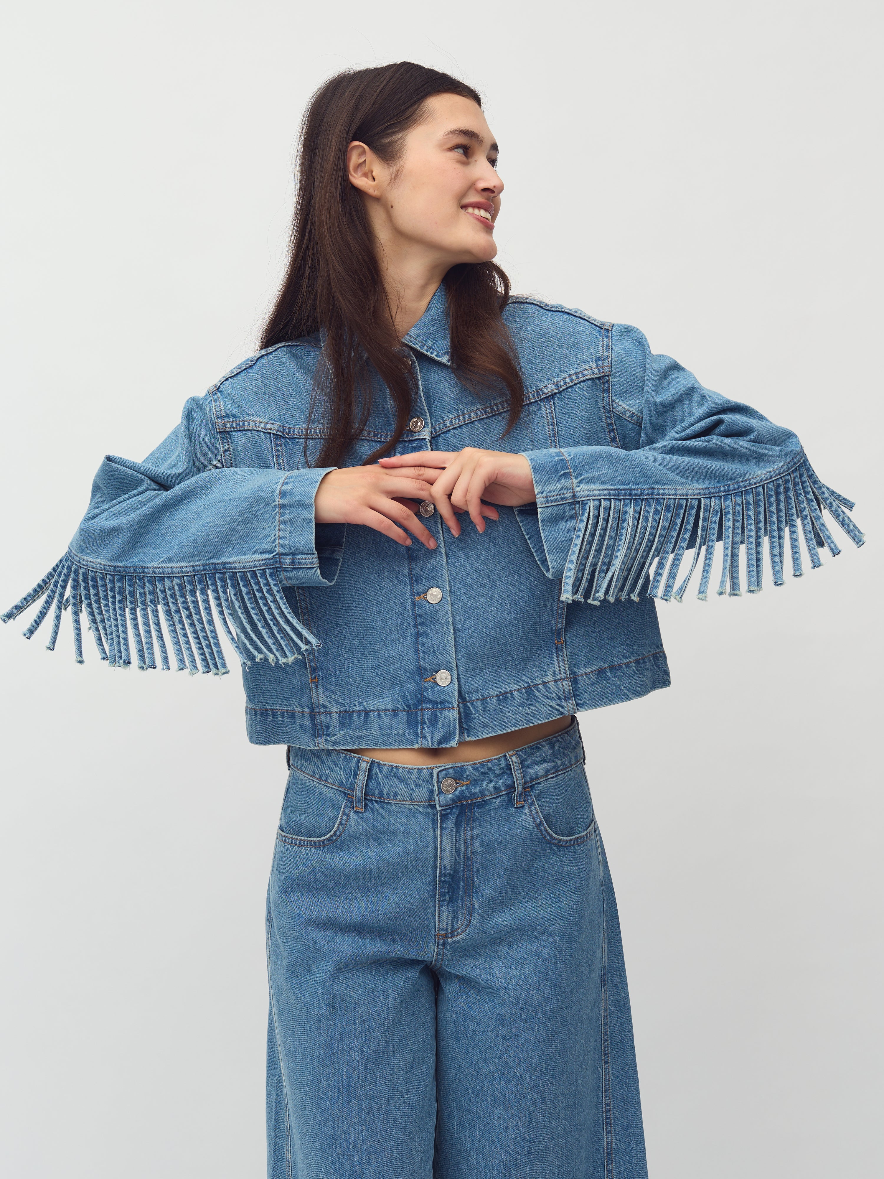 Catherina-M_Light Blue Wash_Model_