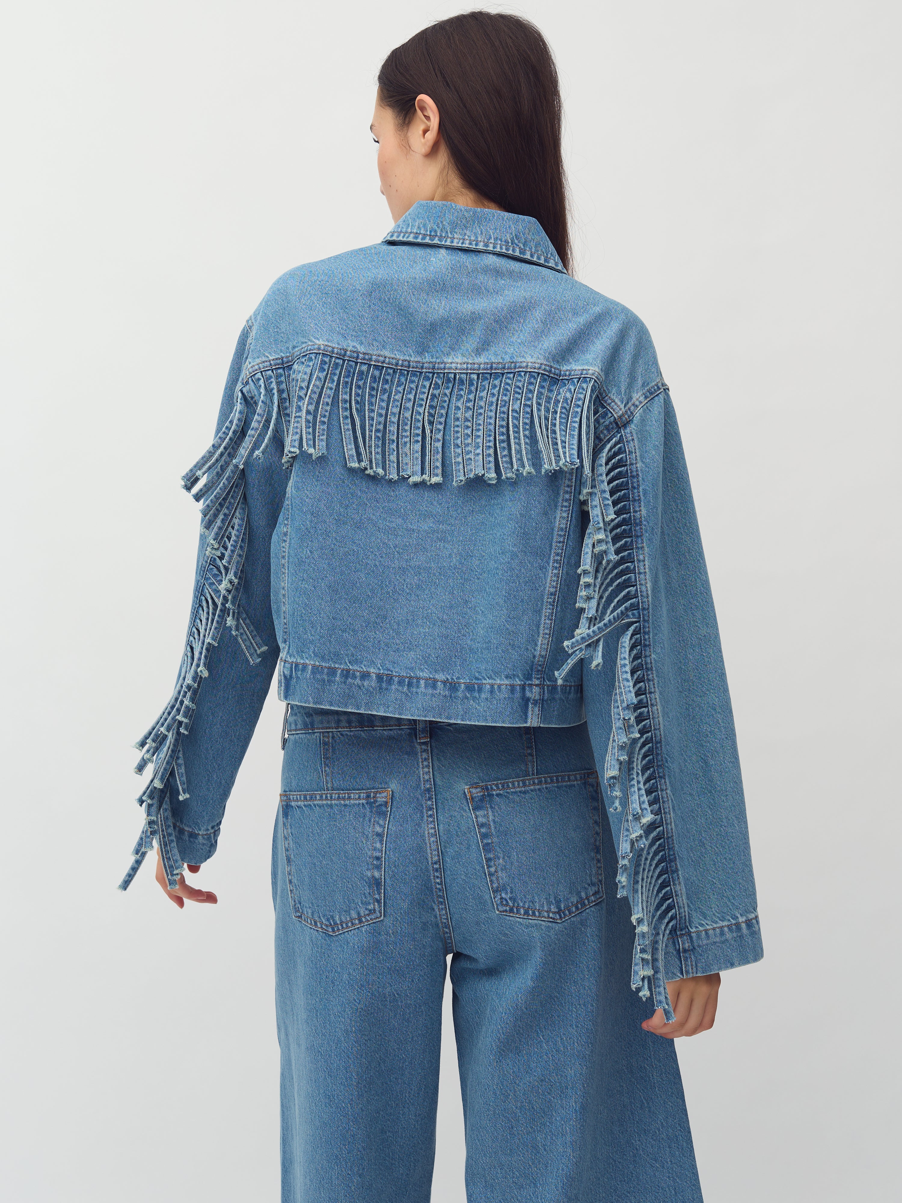 Catherina-M_Light Blue Wash_Model_