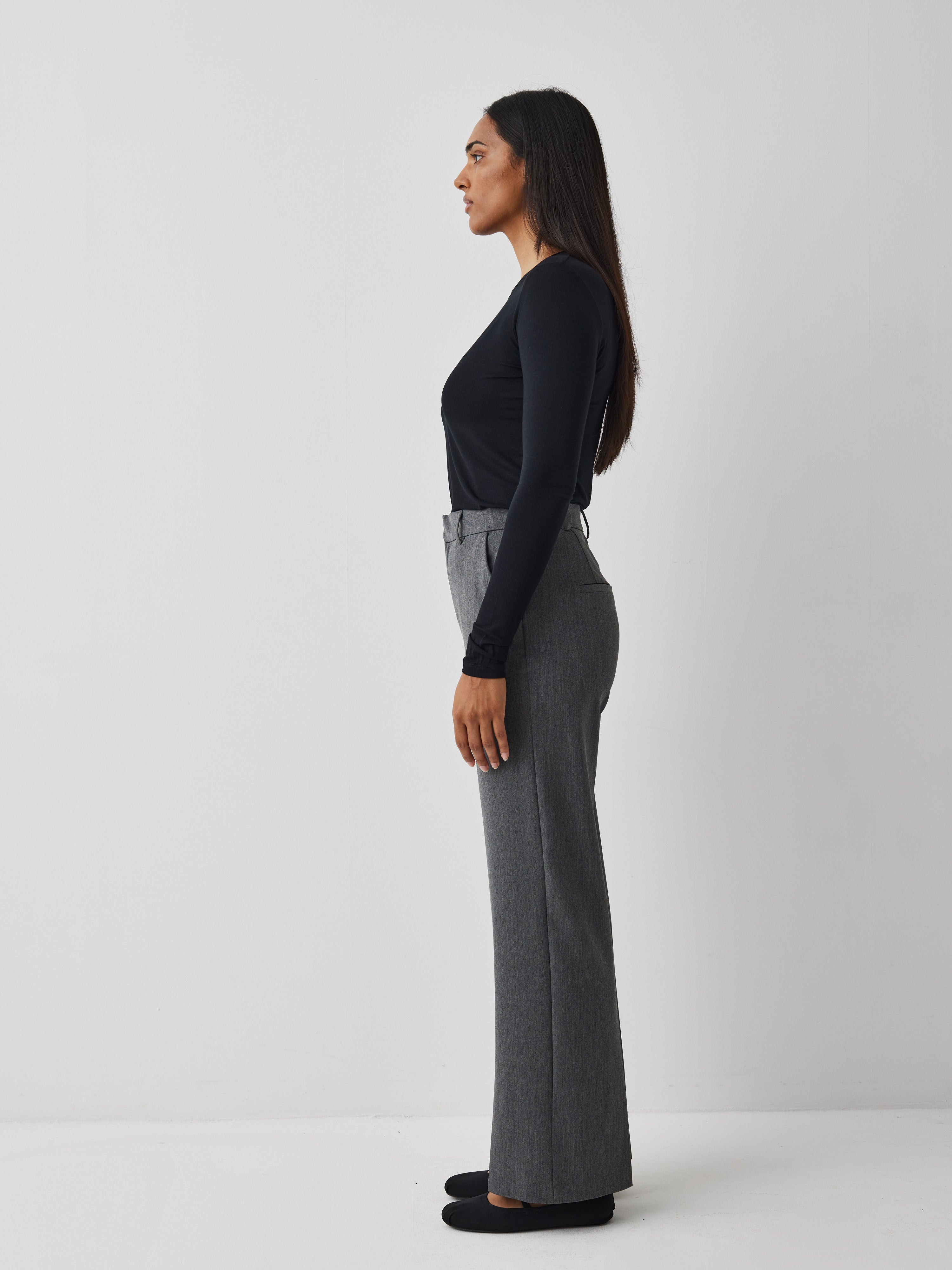 Lucy-M_Medium Melange_Model_