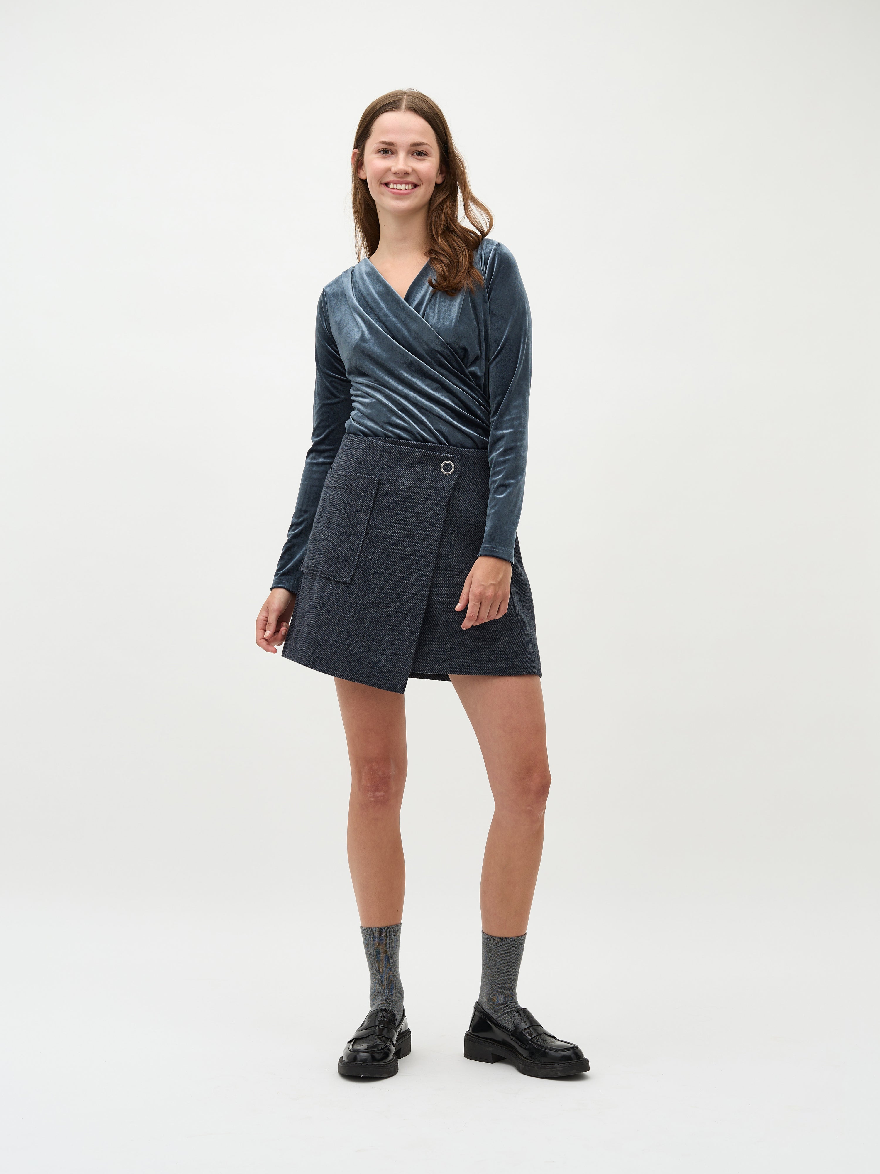 Lione_Slate Blue_Model_1