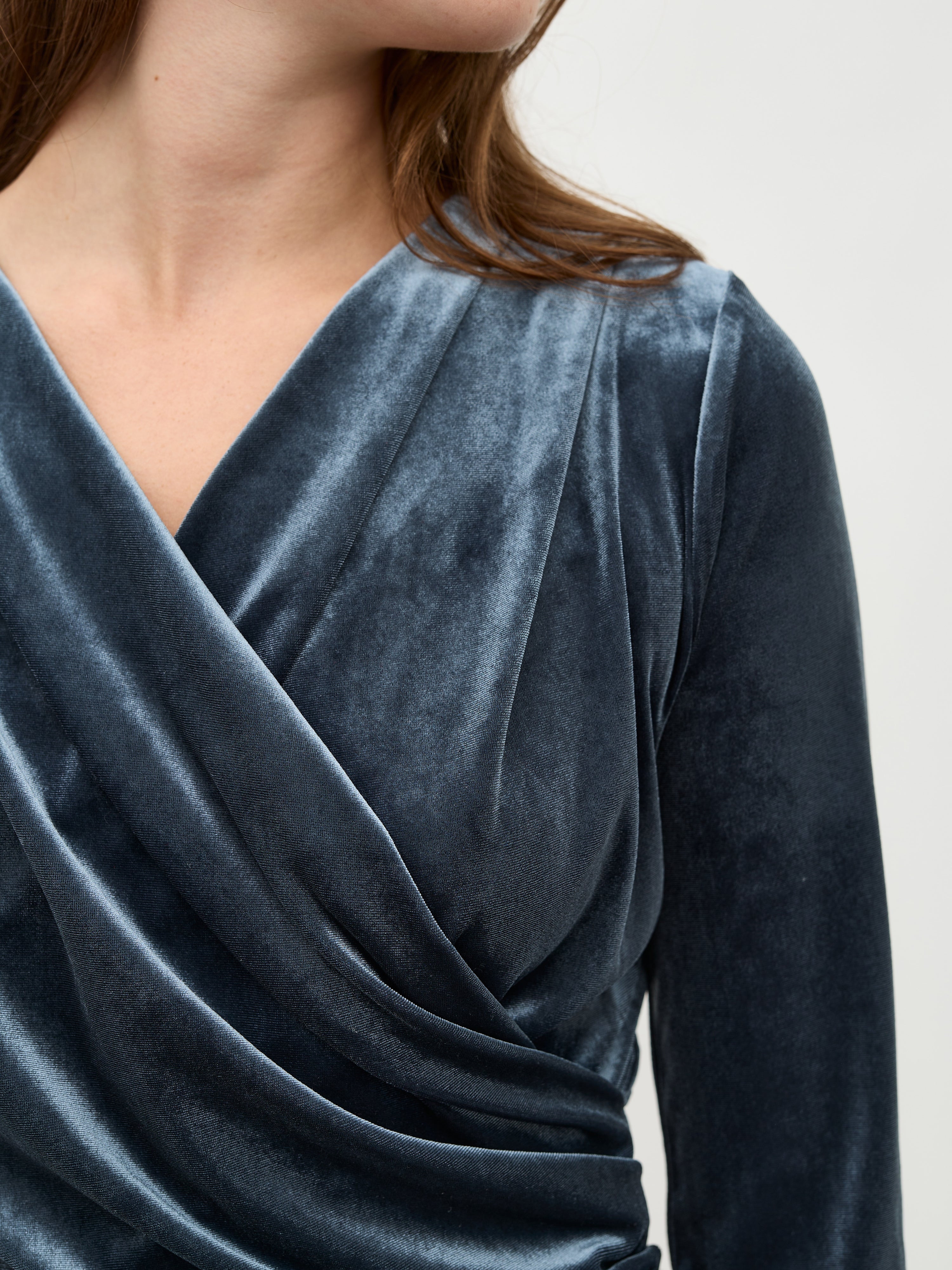 Lione_Slate Blue_Model_3