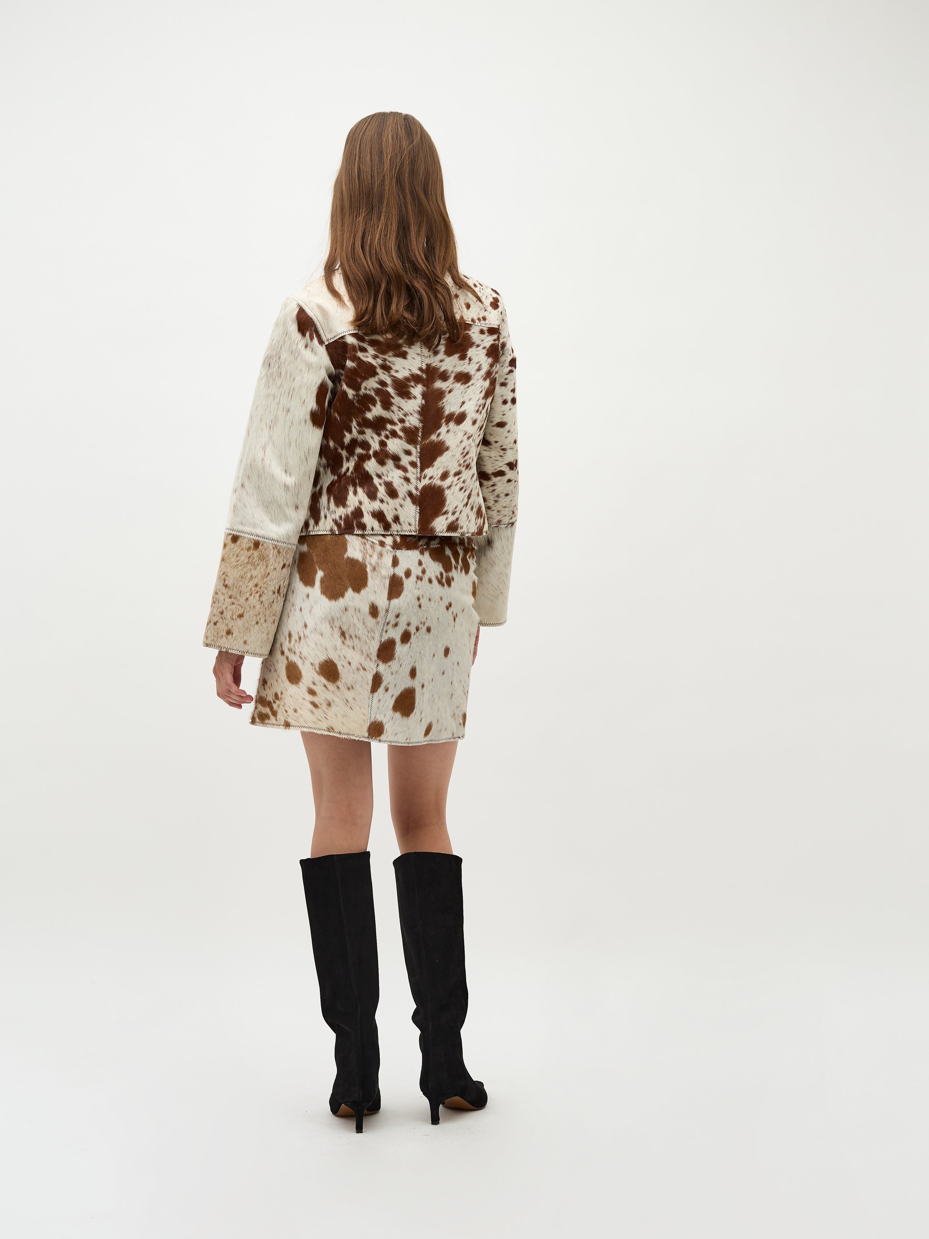 Faye-M_Brown Cow_Model_1