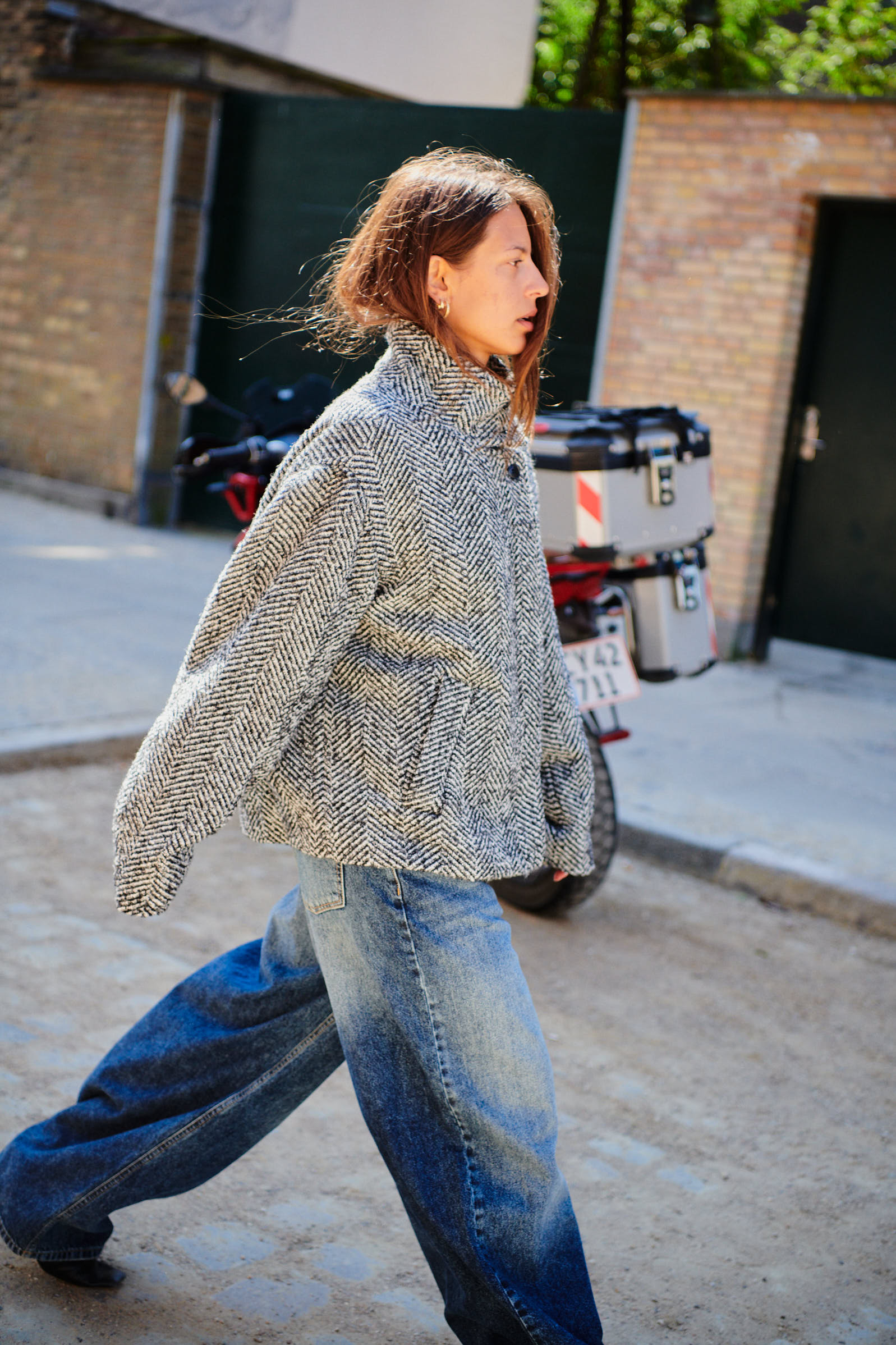 Makaia-M_Grey Herringbone_Image_0