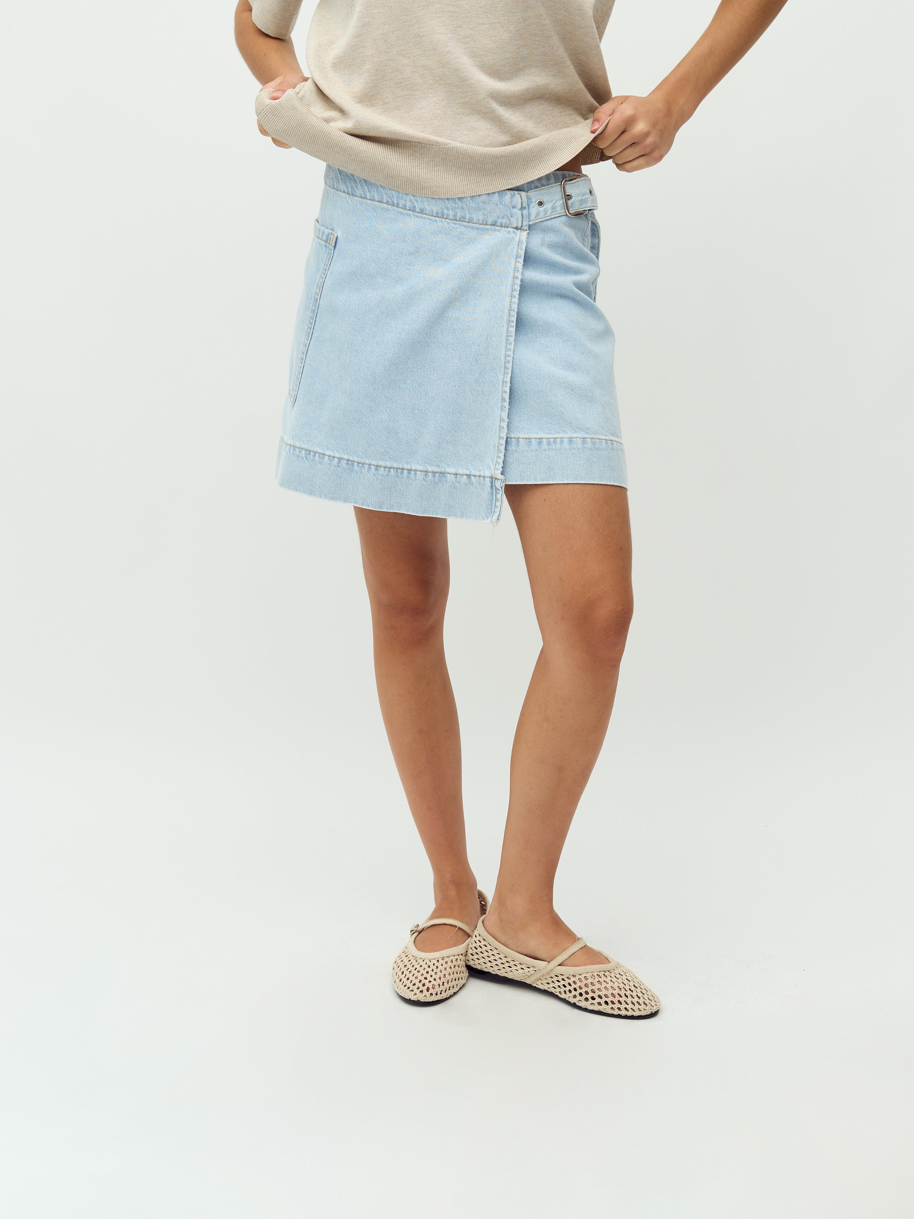 Kalinca-M_Lighter Blue Wash_Model_1