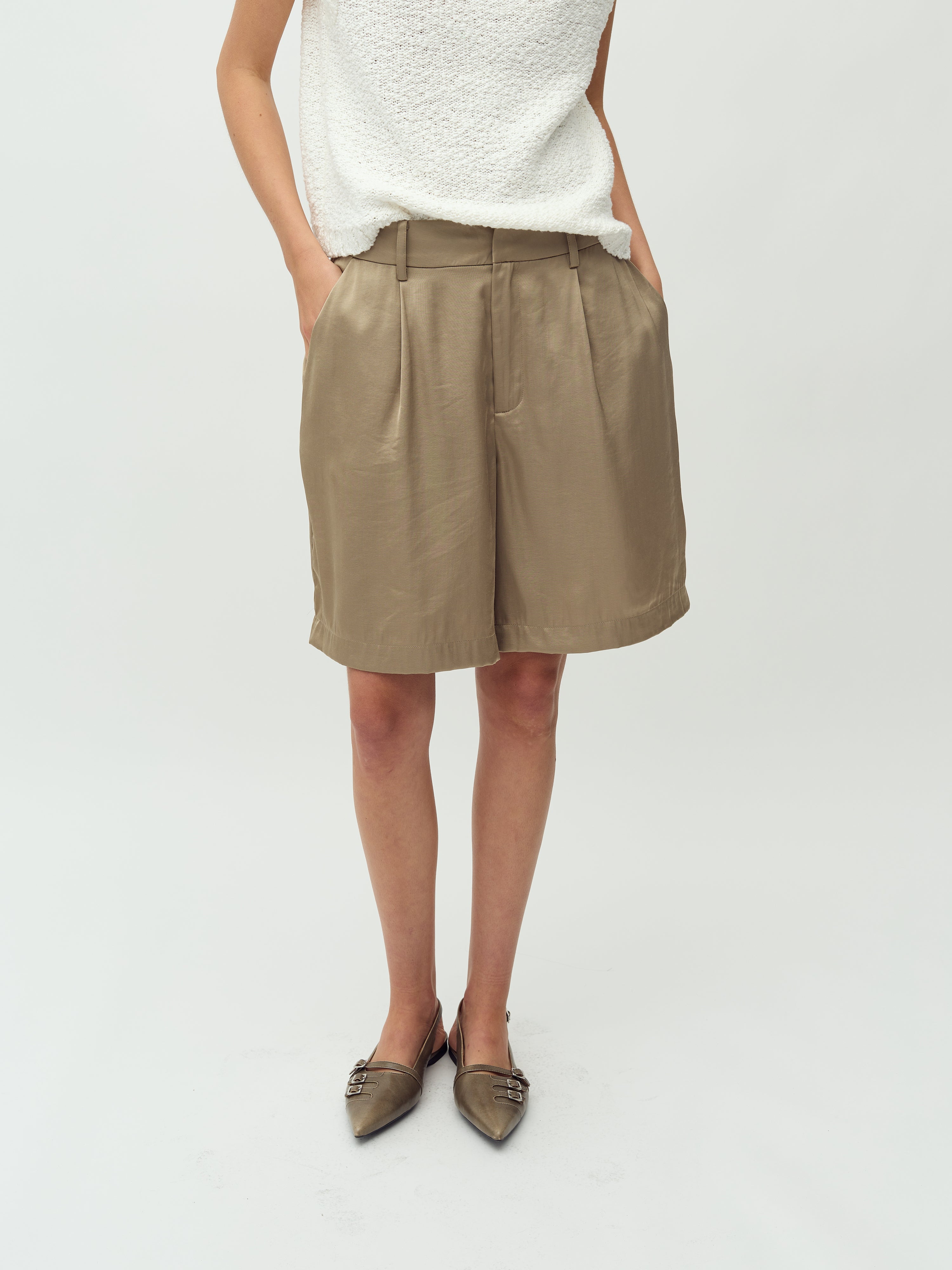 Guri-M_Sand Grey_Model_2