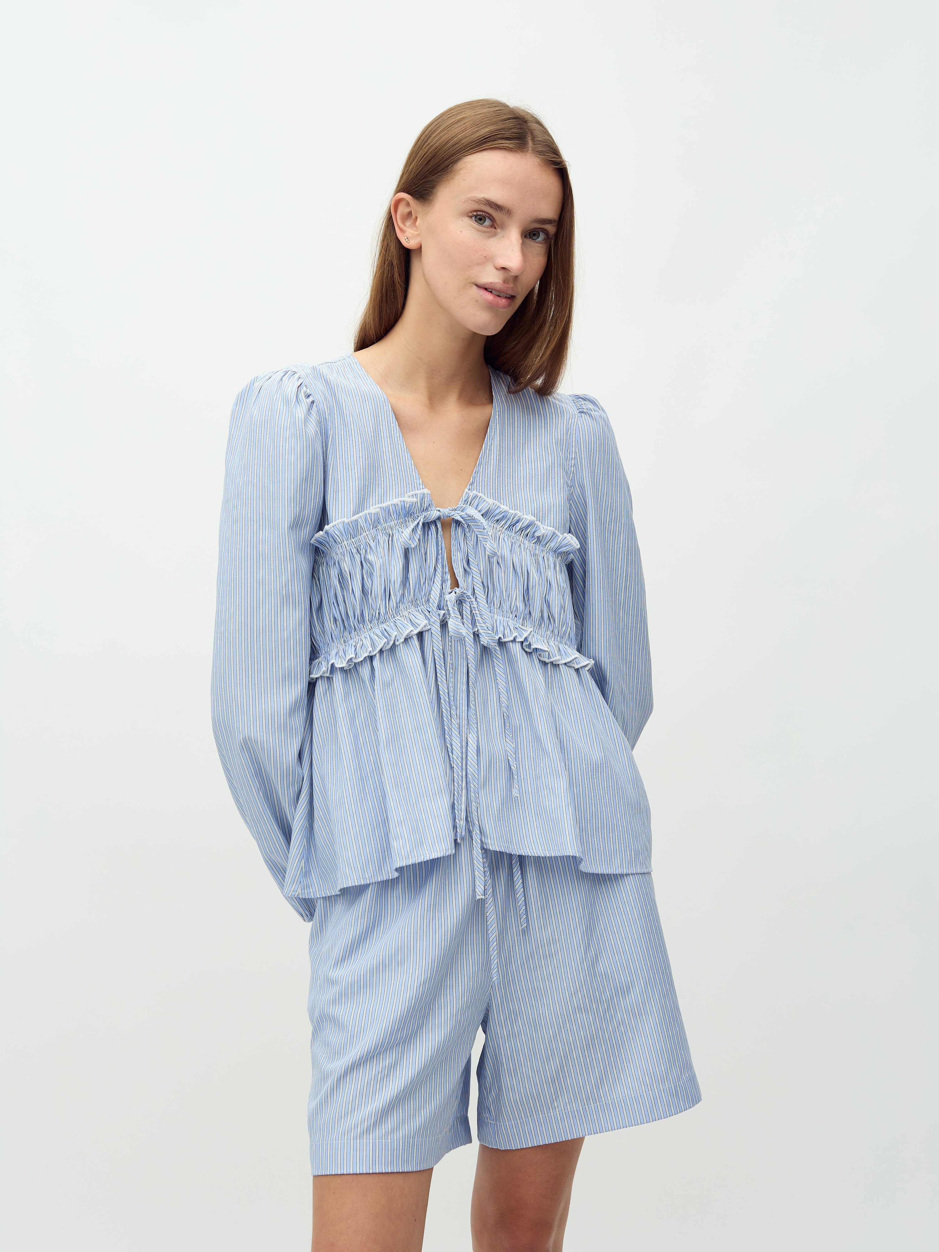 Pipa-M_Blue Zinnia Stripe_Model_2