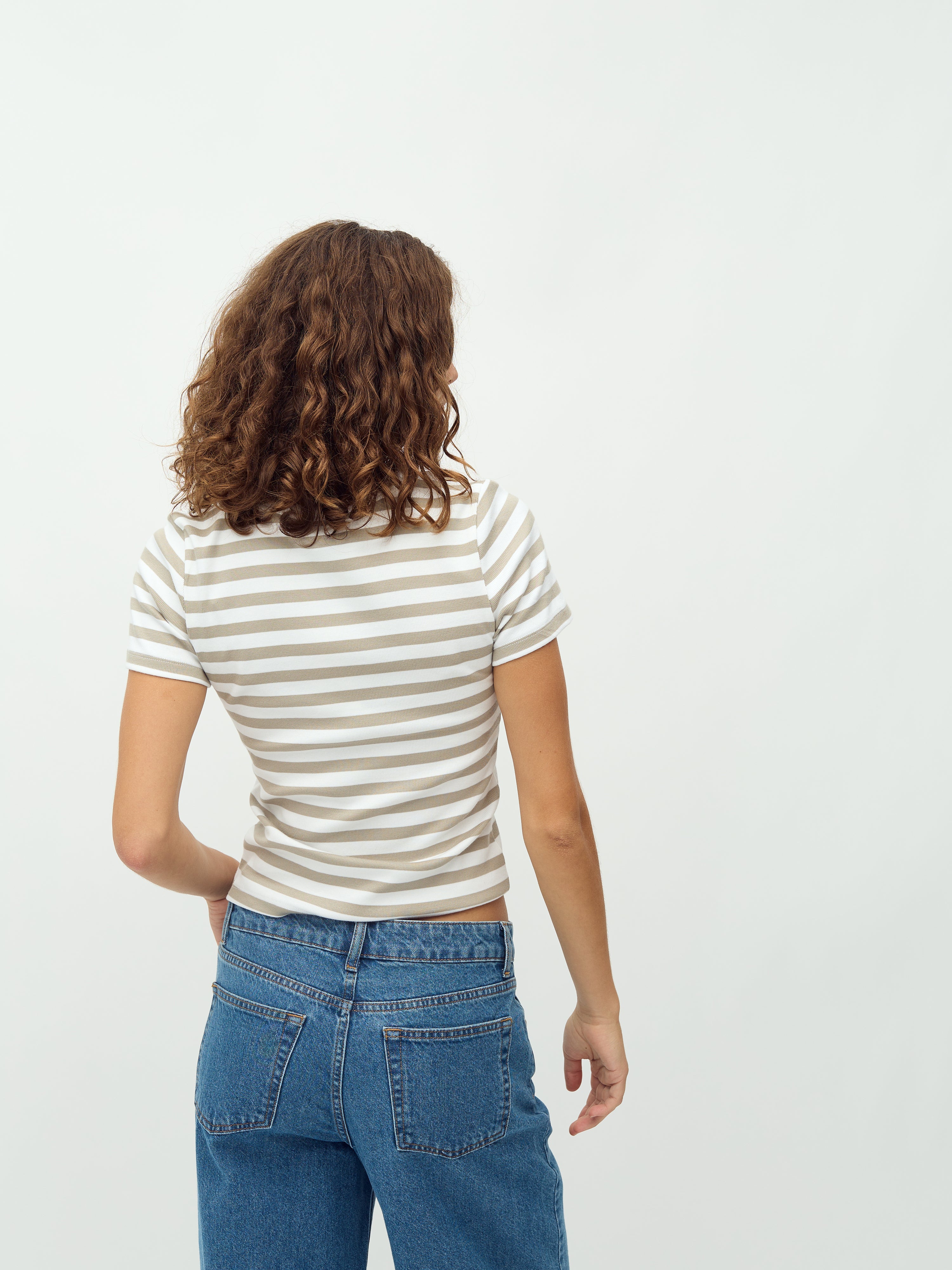 Otis-M_White Twig Stripe_Model_1