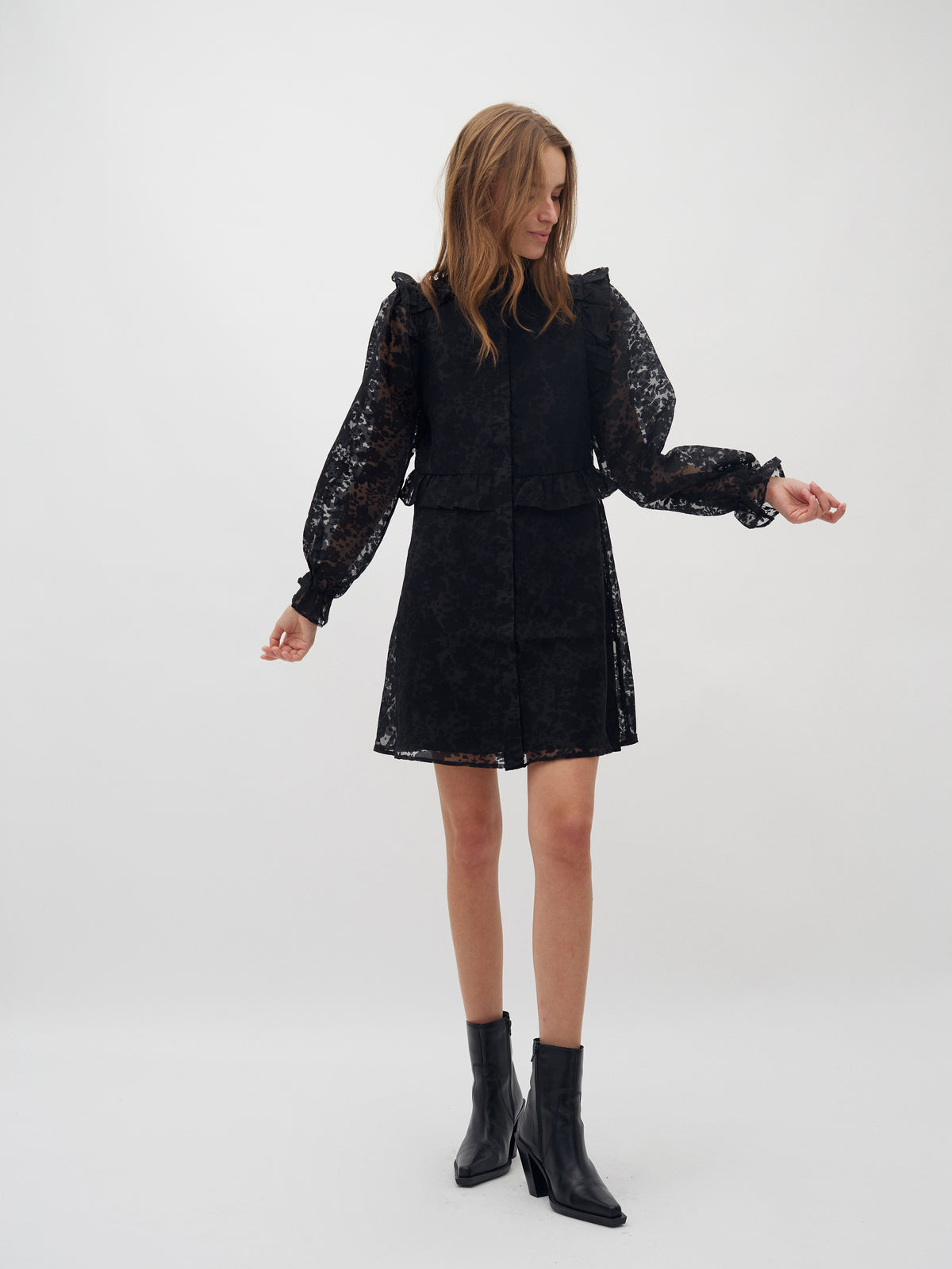 Luana-M_Black_Model_0