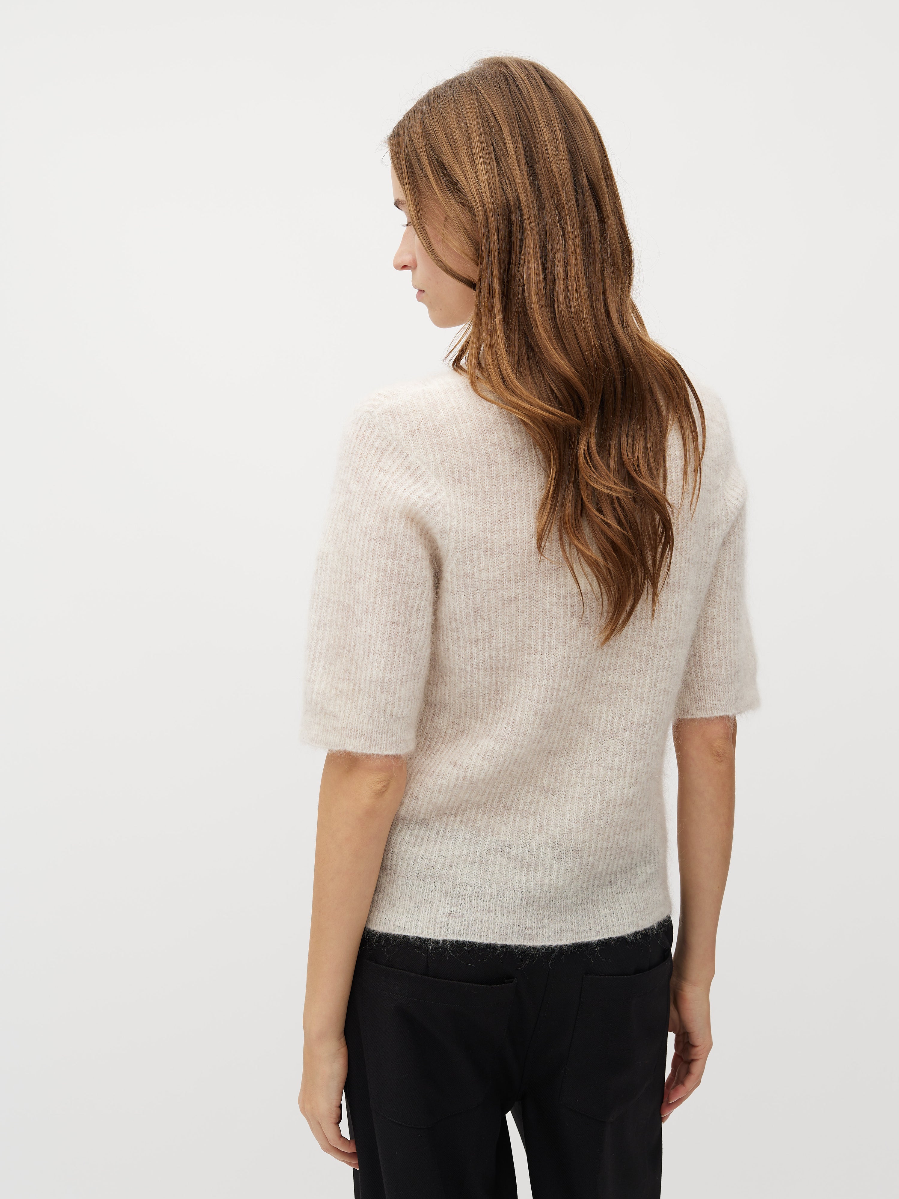 Clara Crew-M_Oat Melange_Model_2