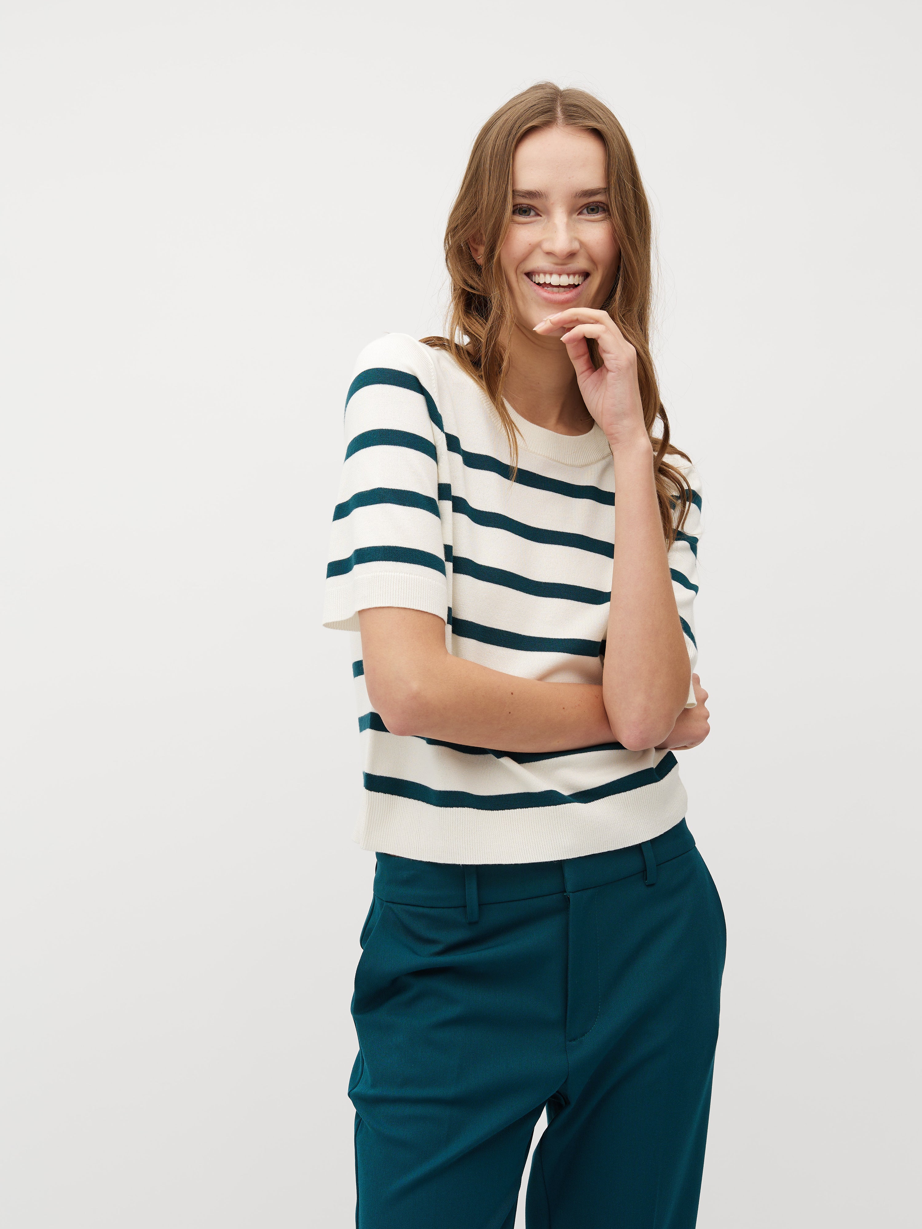 Carla-M_Mediterra Sugar Stripe_Model_0