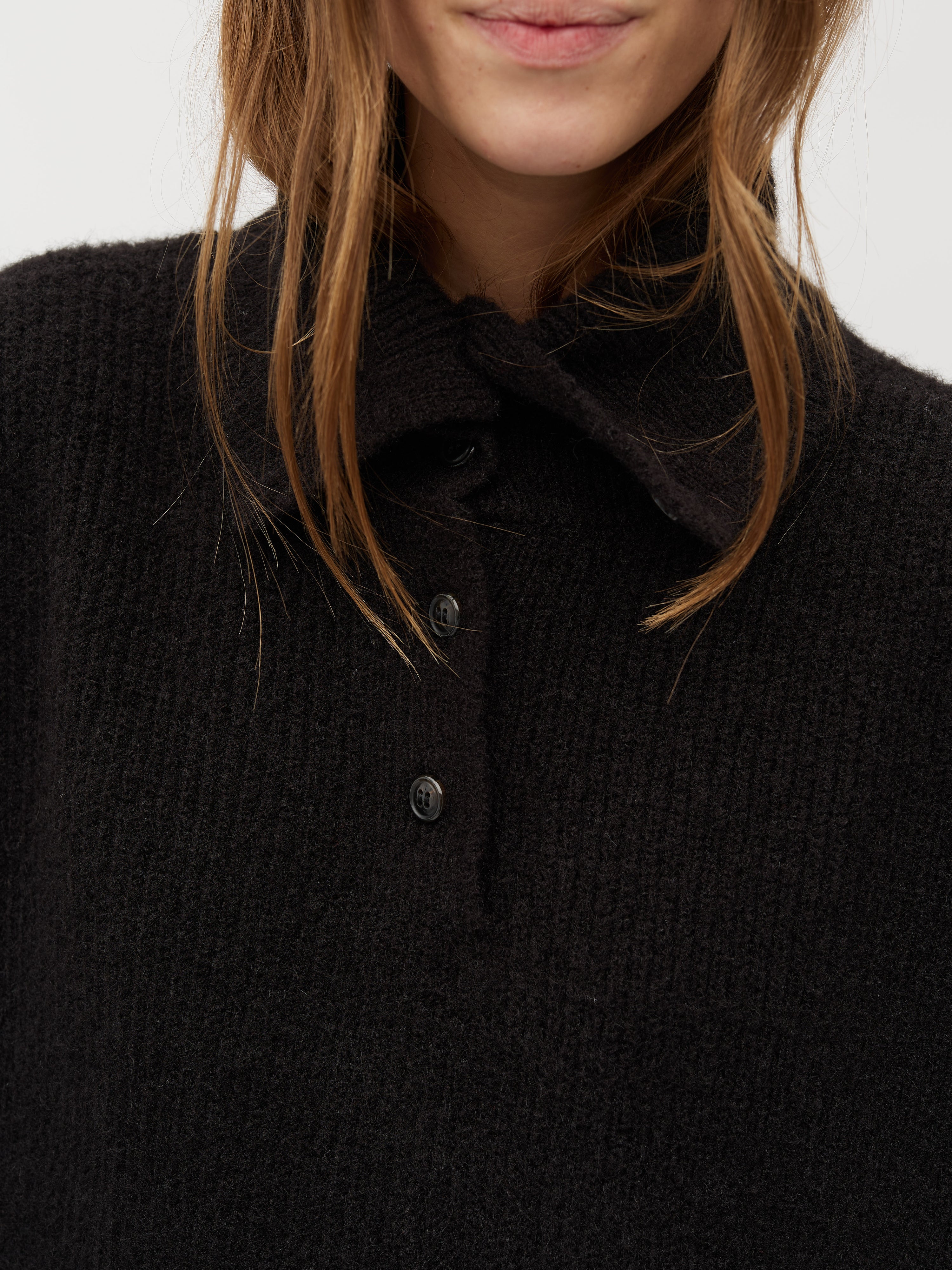 Tristiana-M_Black_Model_1