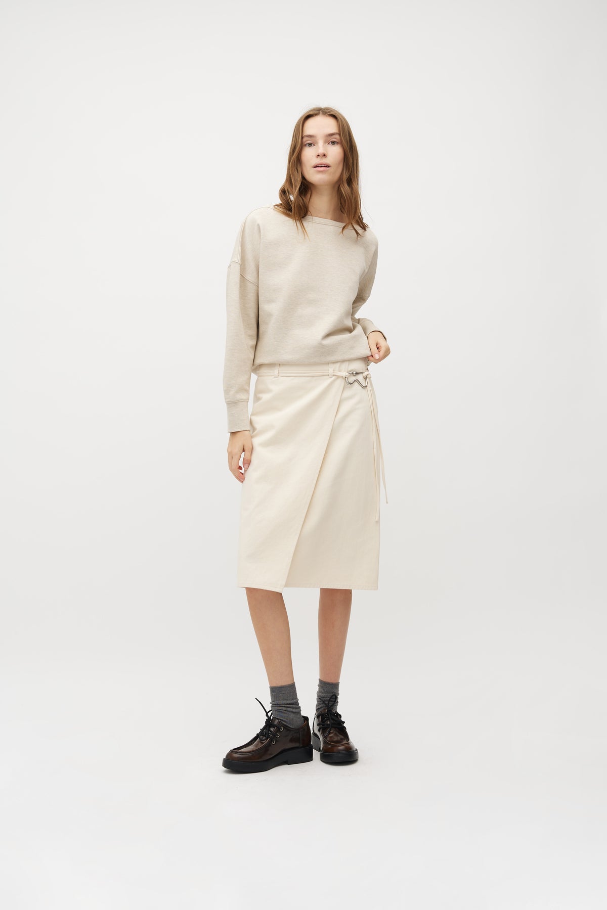 Zinaida-M_Ecru_Model_0