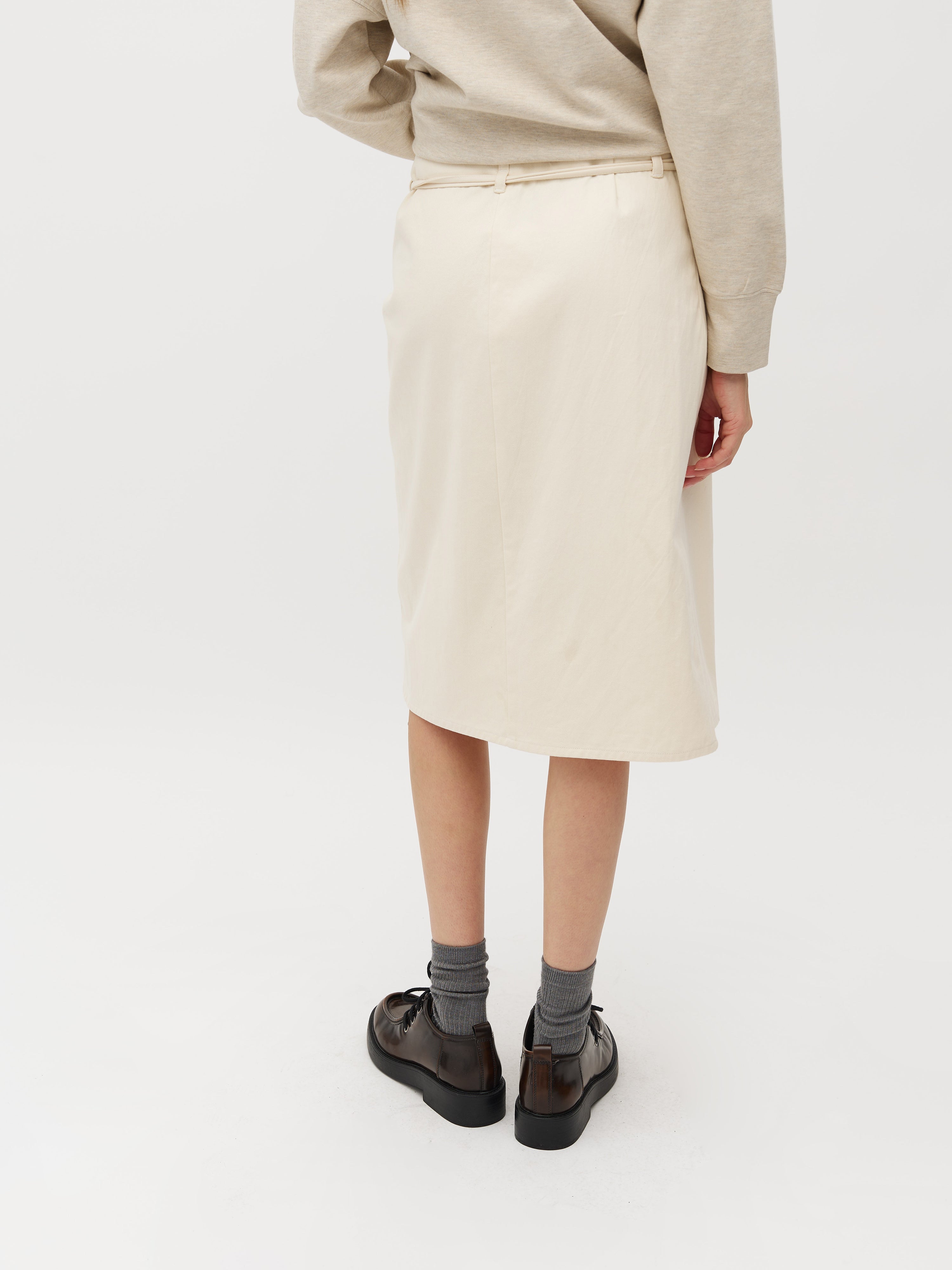 Zinaida-M_Ecru_Model_3