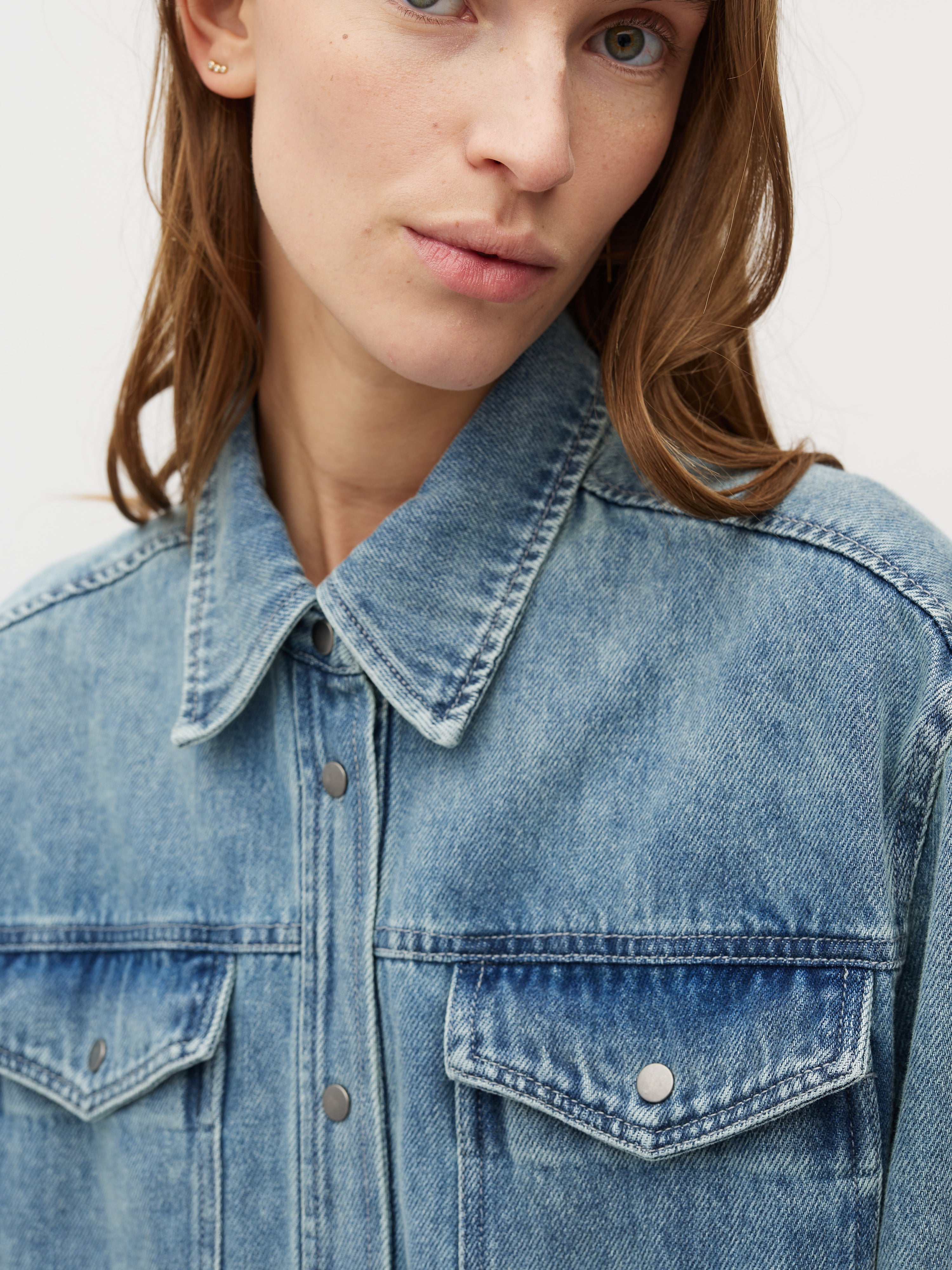 Kikki-M_Blue Soft Wash_Model_1