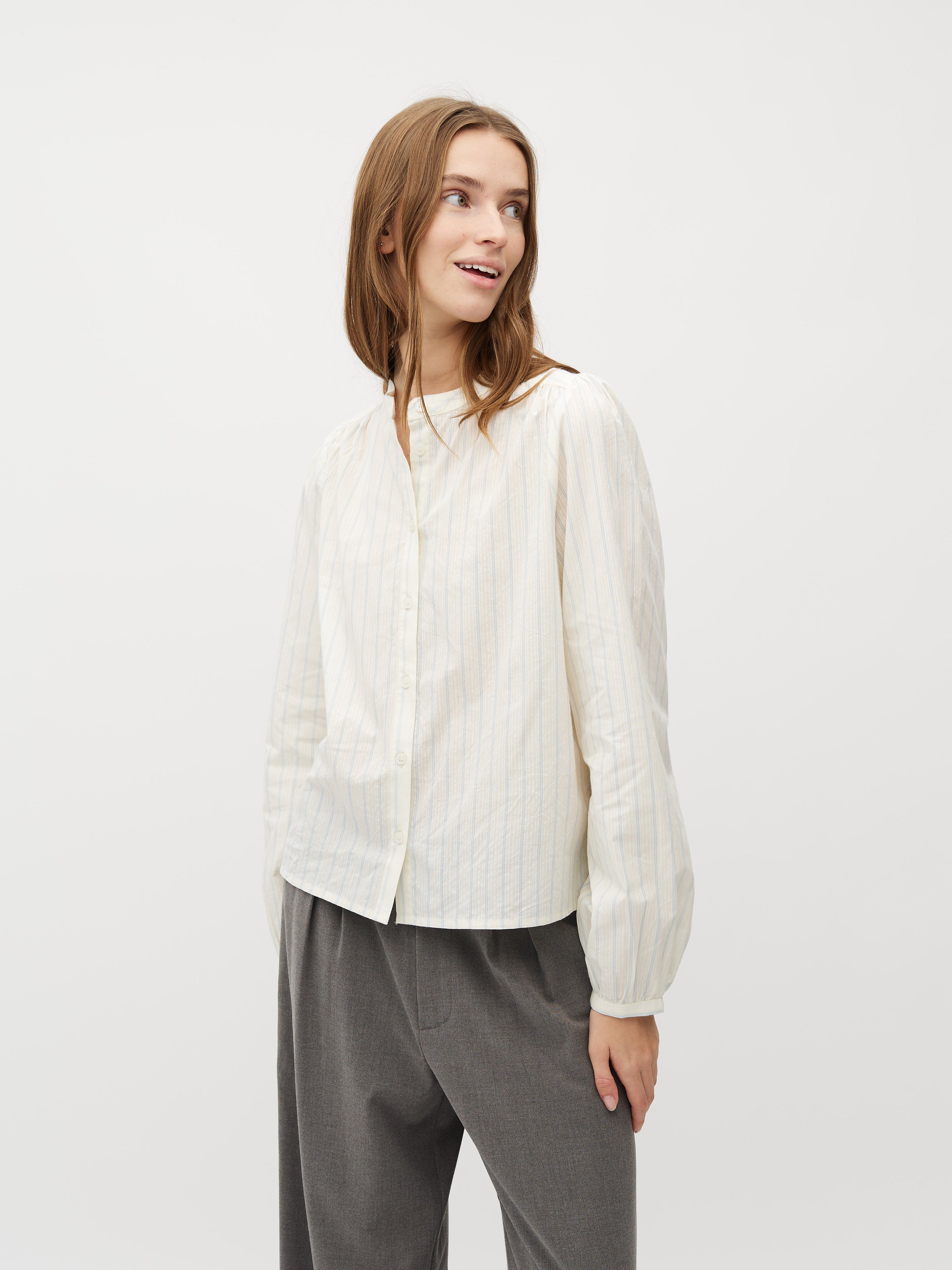 Mathily-M_Maliva Placid Blue Stripe_Model_1