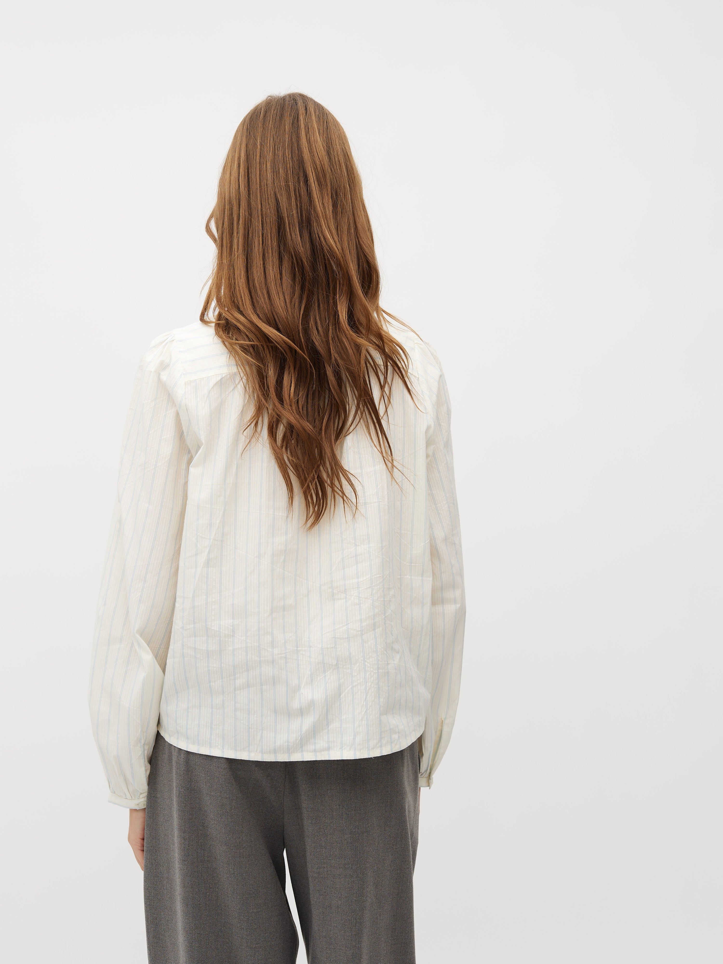 Mathily-M_Maliva Placid Blue Stripe_Model_3