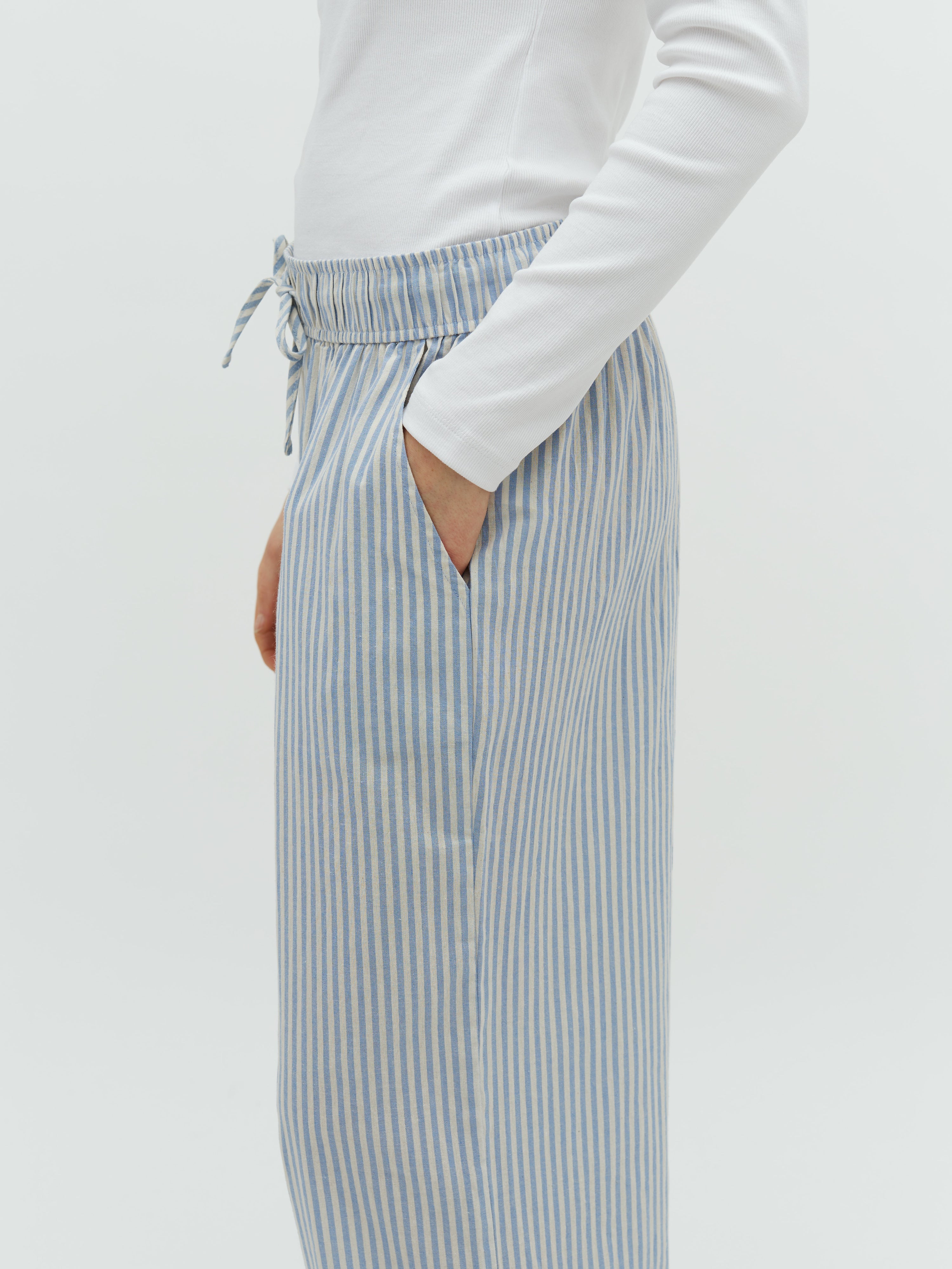 Grasielle-M_Blue Sugar Stripe_Model_1