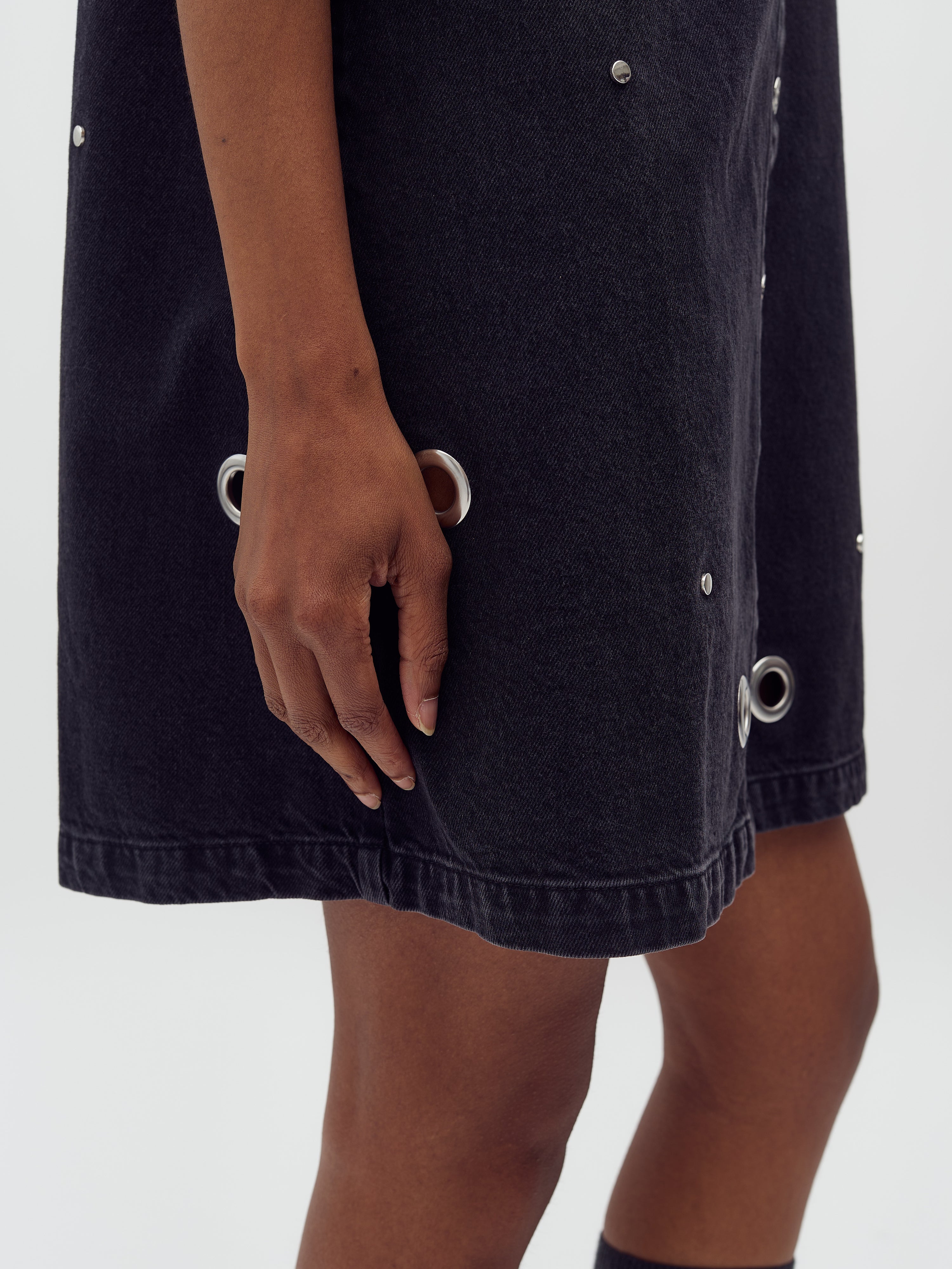 Calamya-M_Black Midnight Wash_Model_2