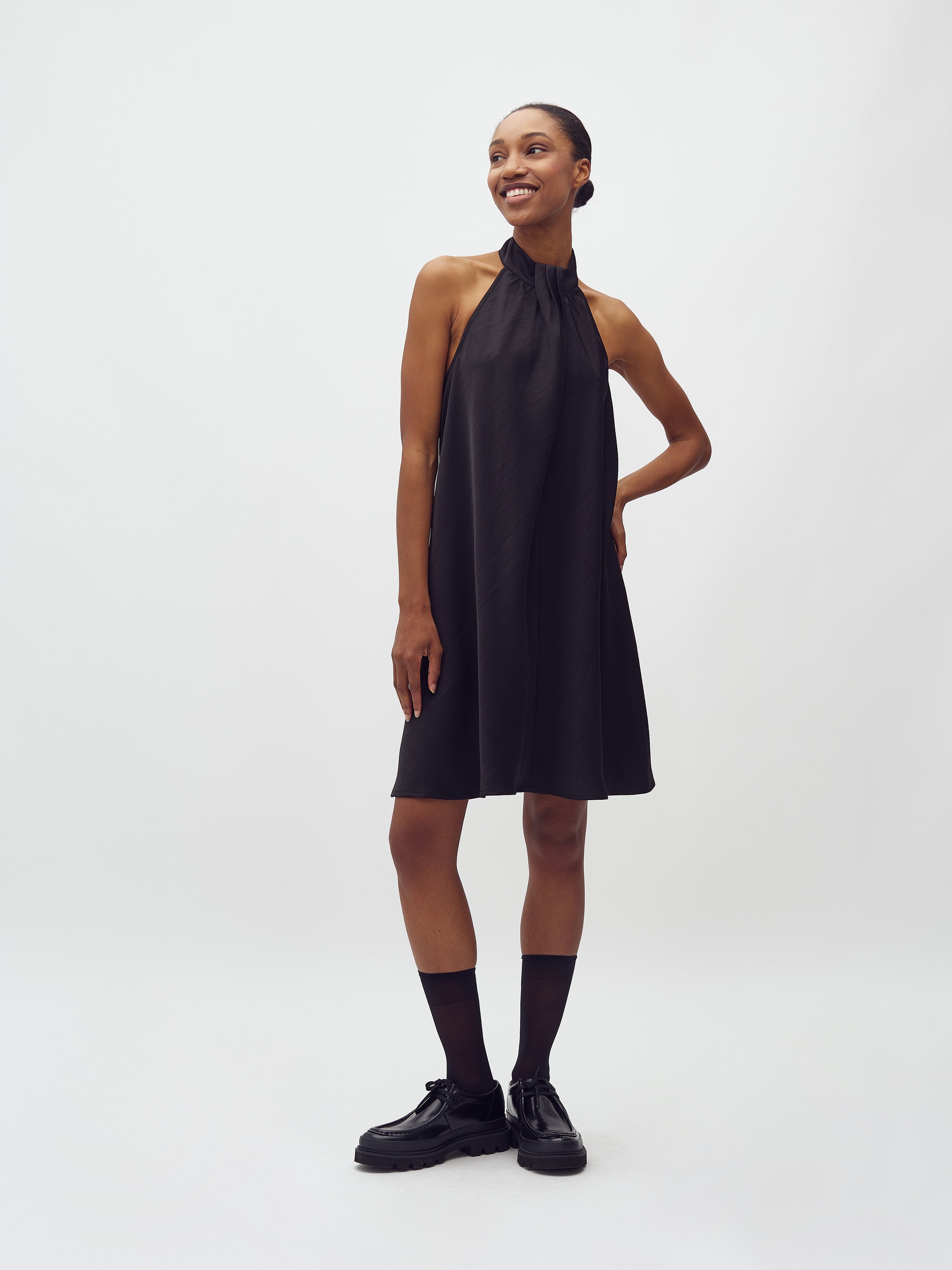 Zuzelia-M_Black_Model_0