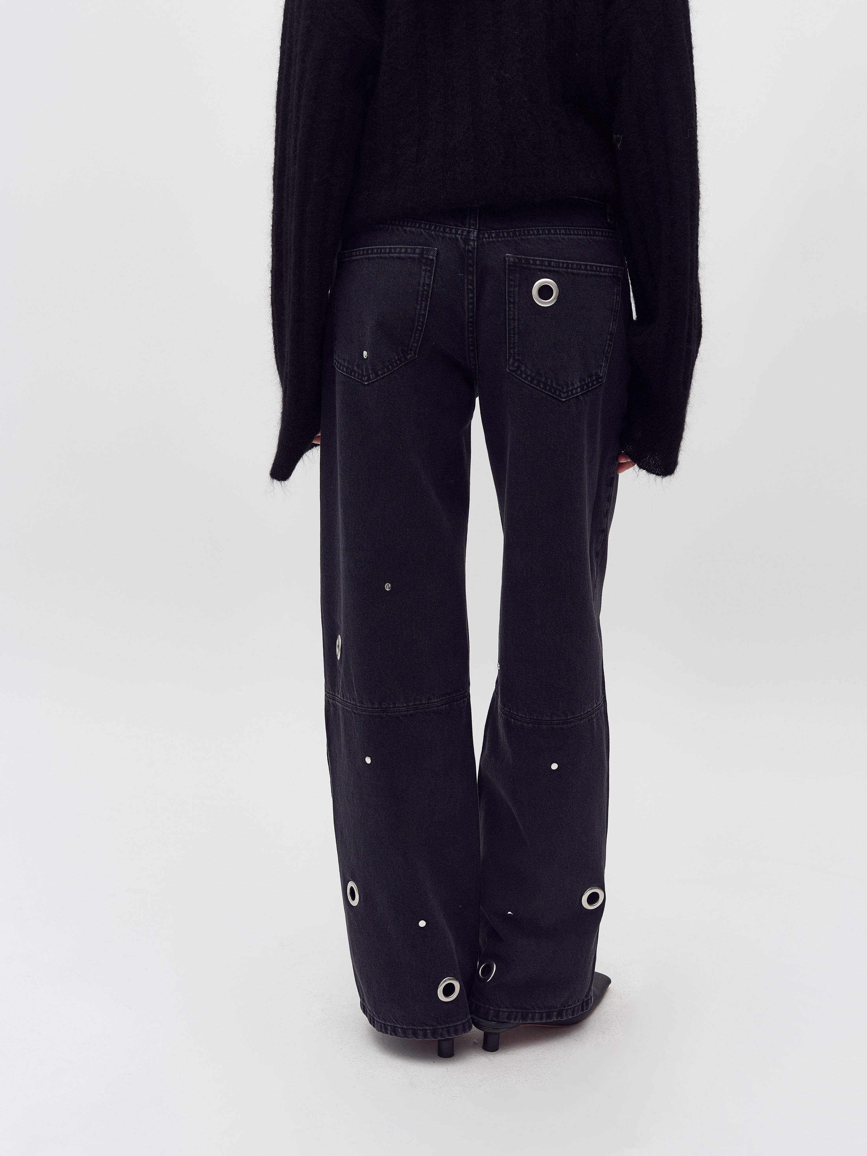 Luxia-M_Black Midnight Wash_Model_4