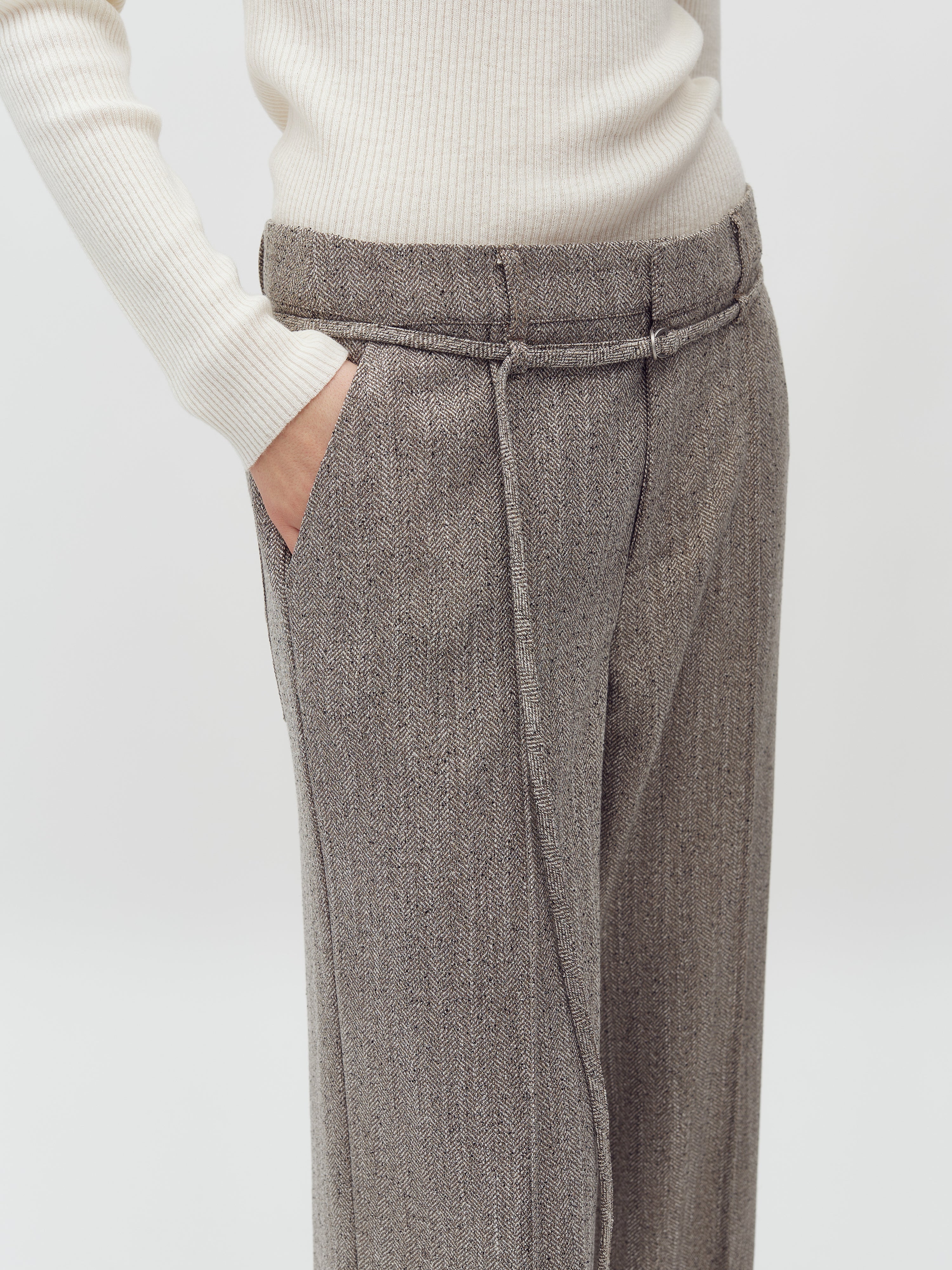 Kammia-M_Pepper Grey Melange_Model_2