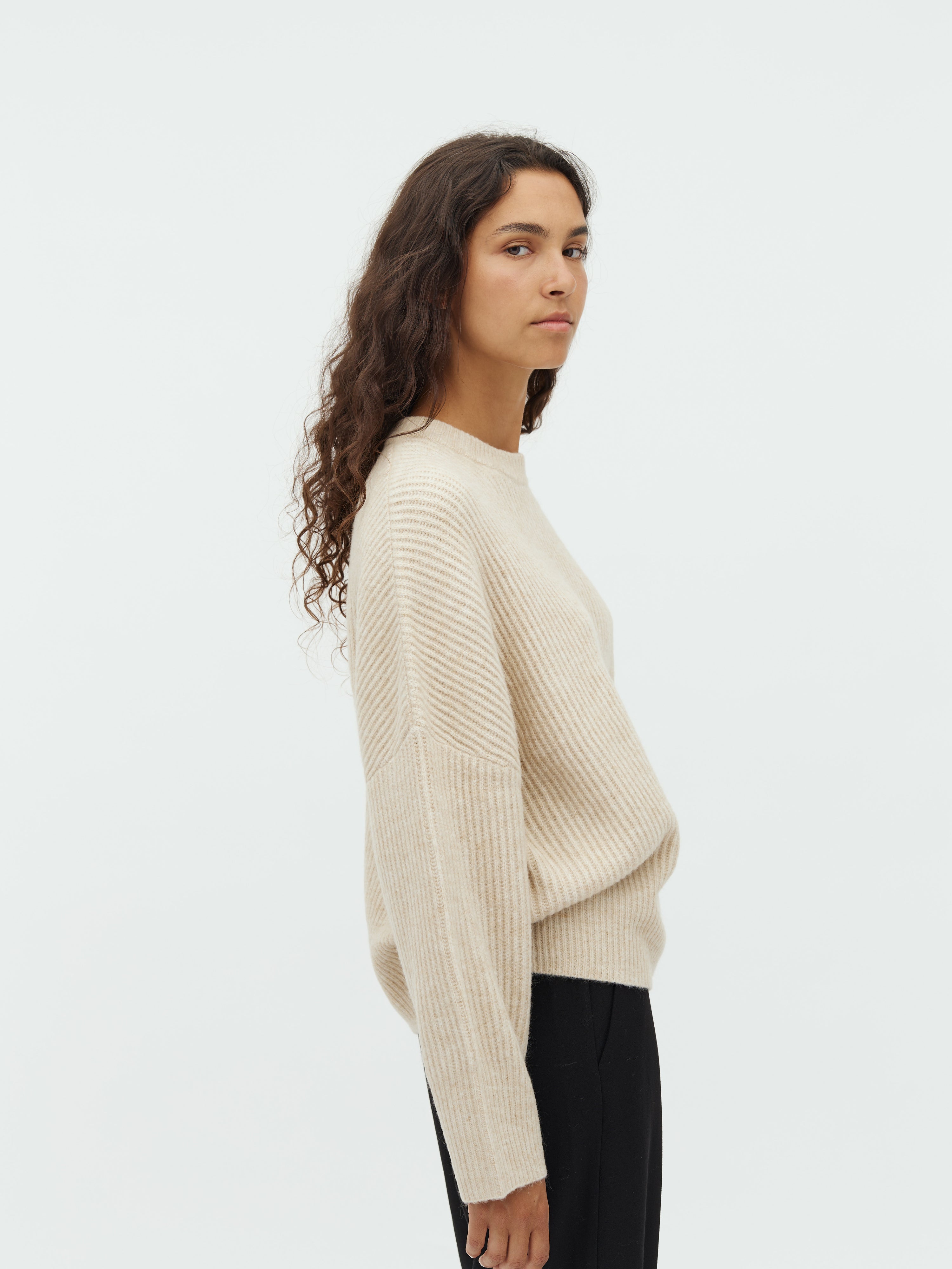 Gillian_Oyster Melange_Model_2