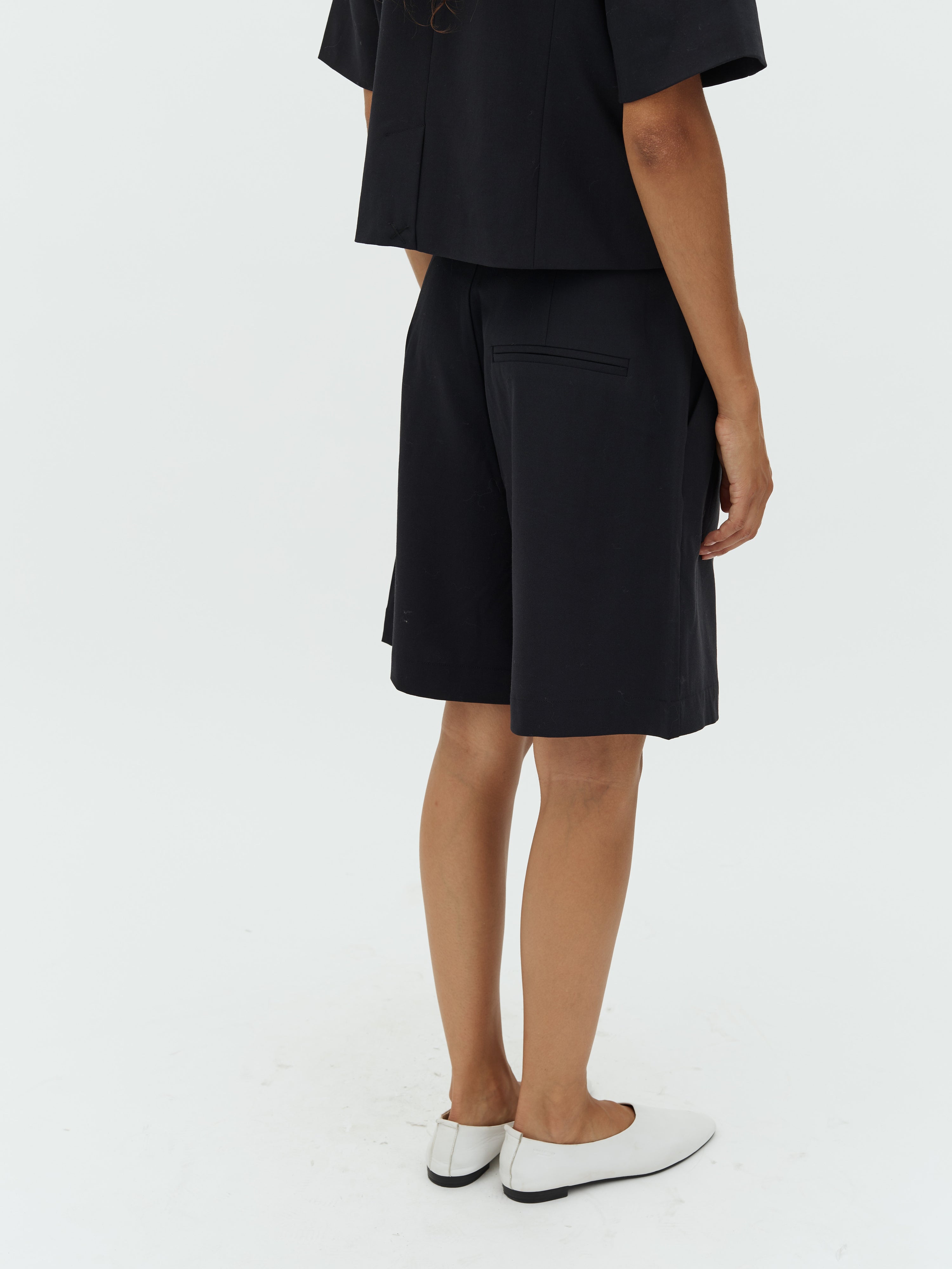 Guri-M_Black_Model_2