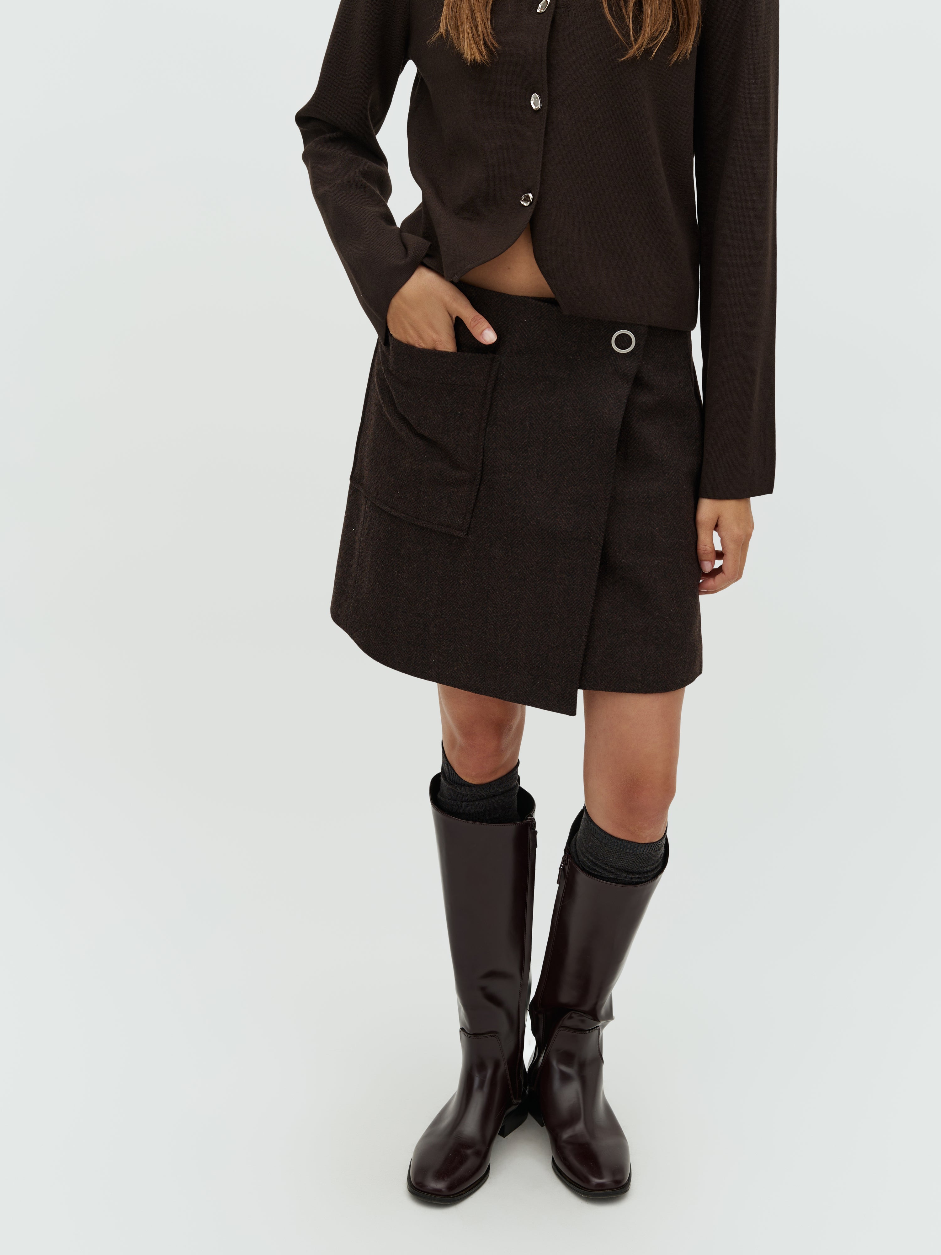 Keya-M_Brown Black Twill_Model_1