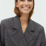 Iva-M_Grey Check_Model_1