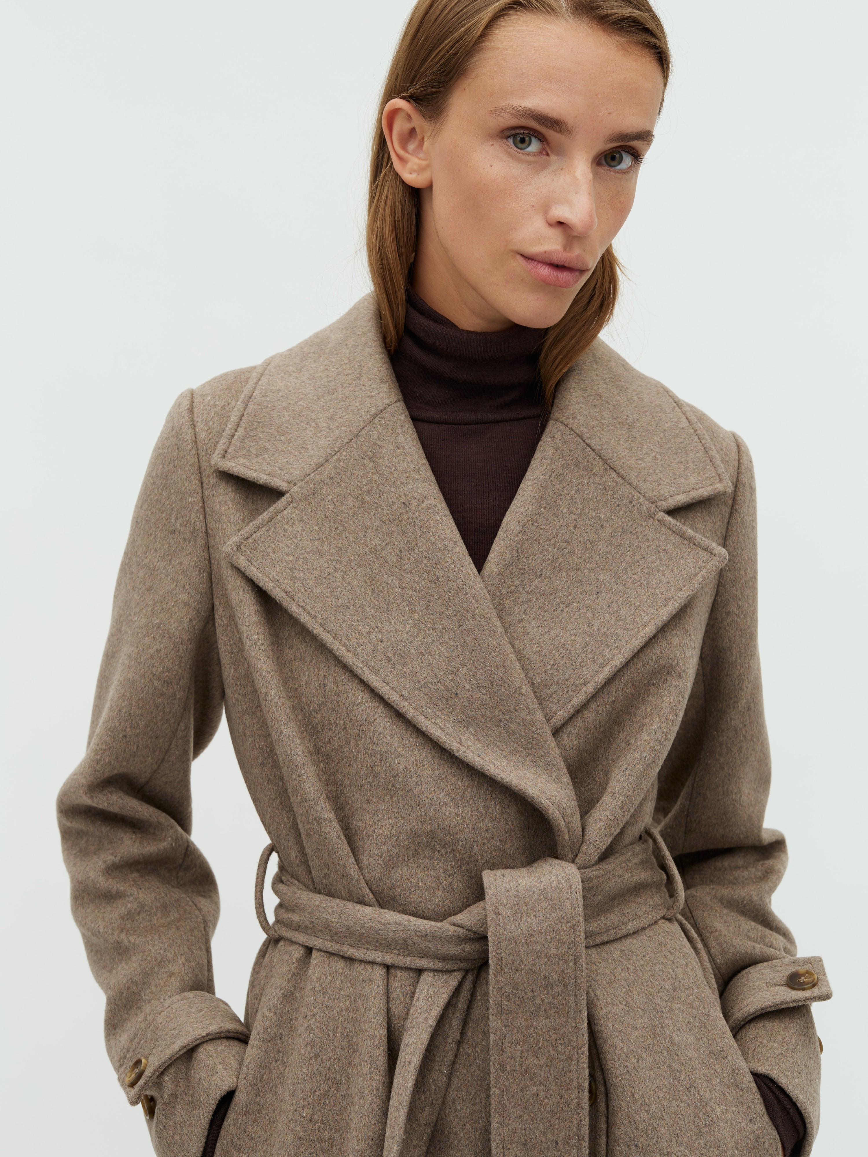 Kasimira-M_Greige Melange_Model_1