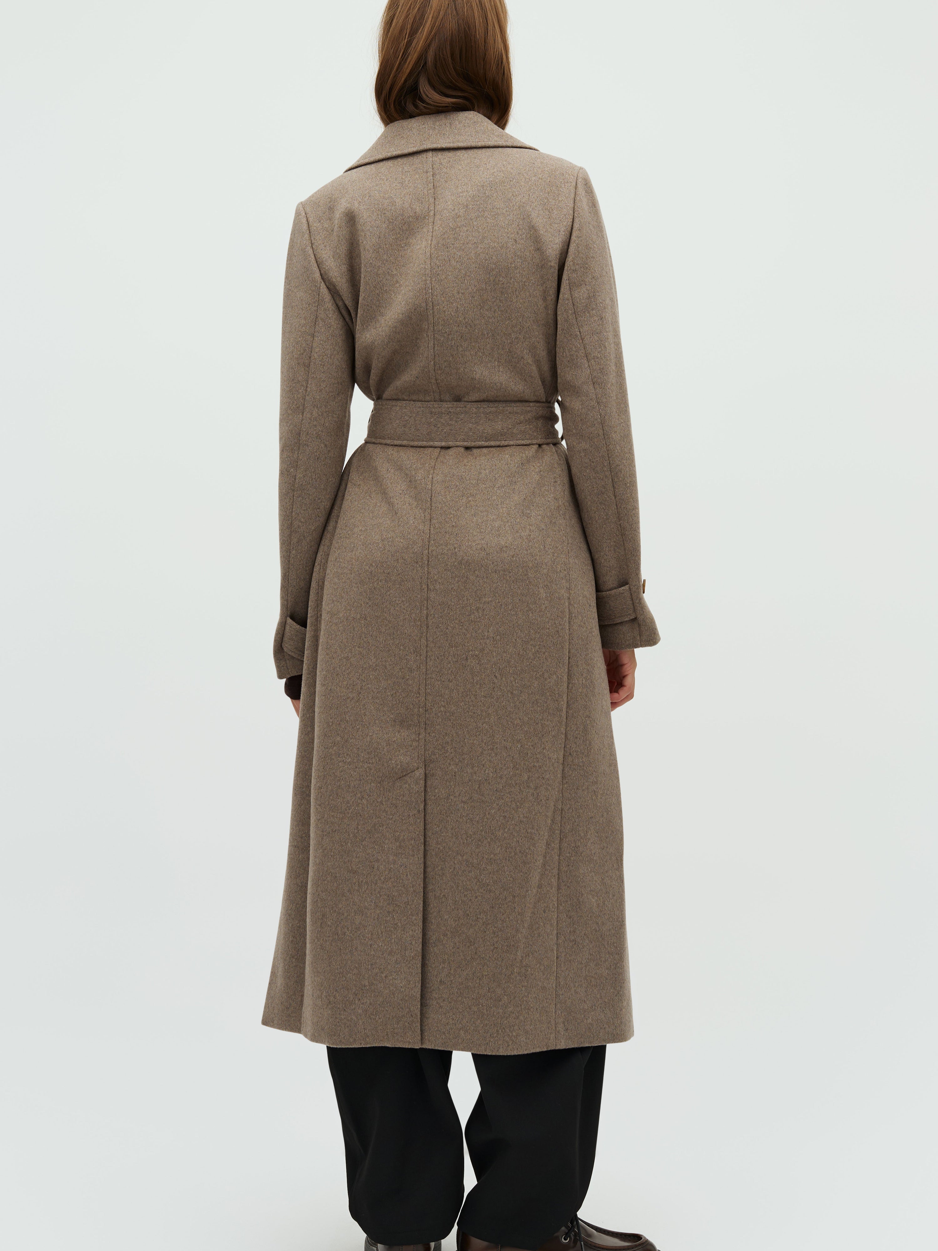 Kasimira-M_Greige Melange_Model_2