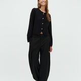 Salina-M_Black_Model_2