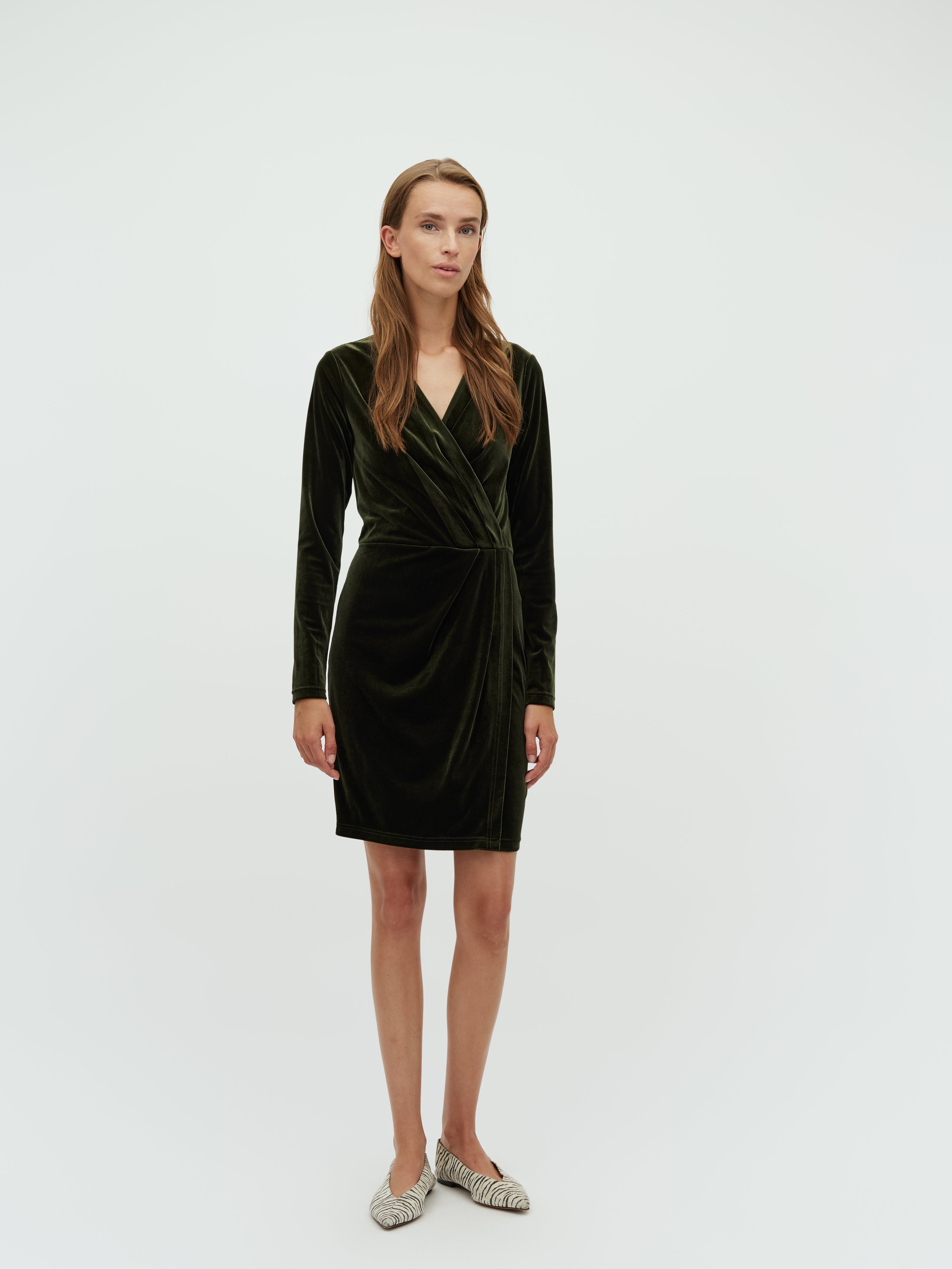 Madena_Pine Green_Model_0