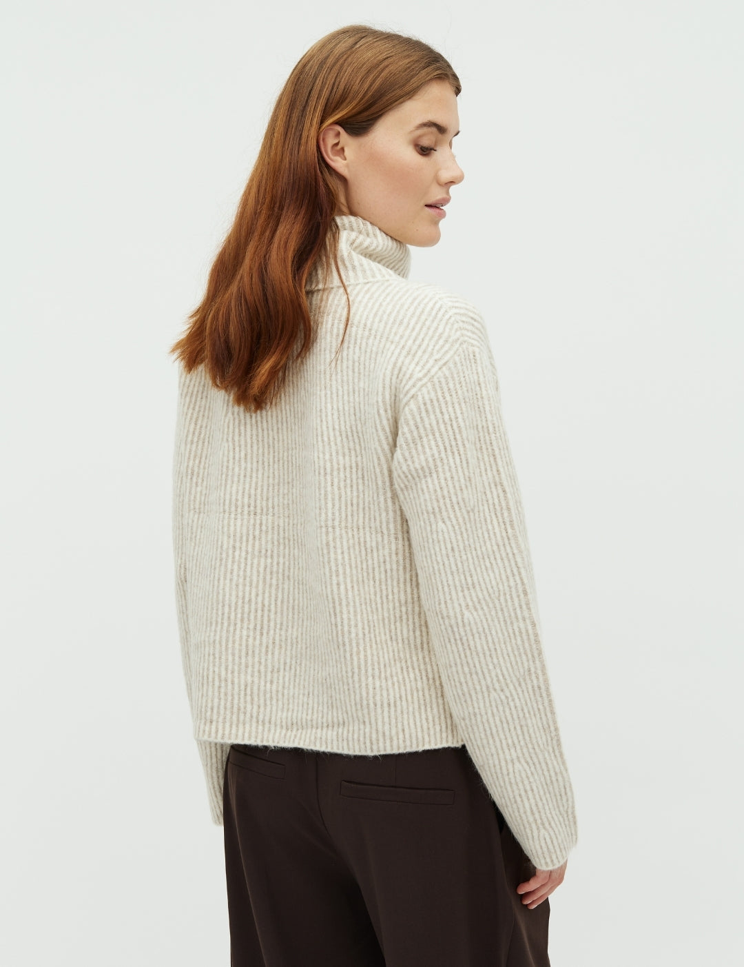 Kemina-M_Light Grey Stripe_Model_2