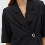 Roselith-M_Black_Model_1