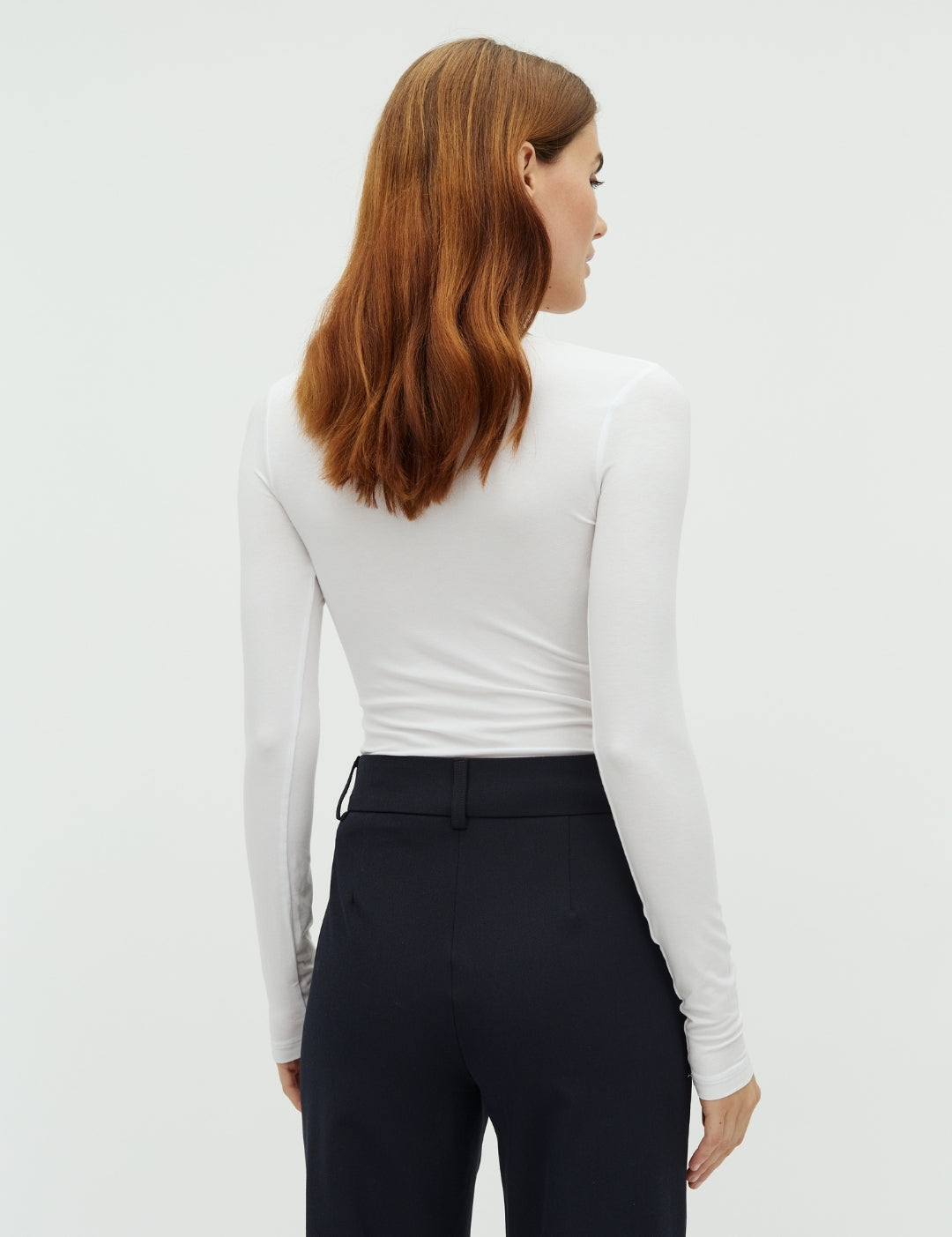 Vanna_Optical White_Model_2