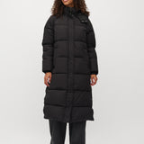 Ela Slit_Black_Model_0