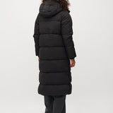 Ela Slit_Black_Model_4