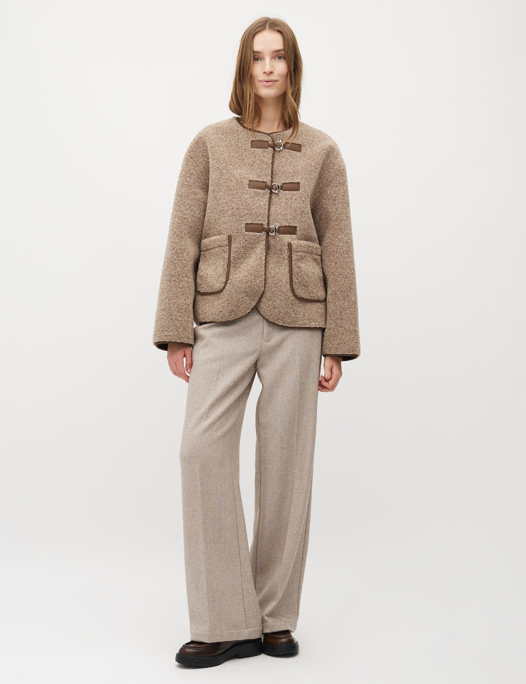 Keisa-M_Grey Coffee Melange_Model_0