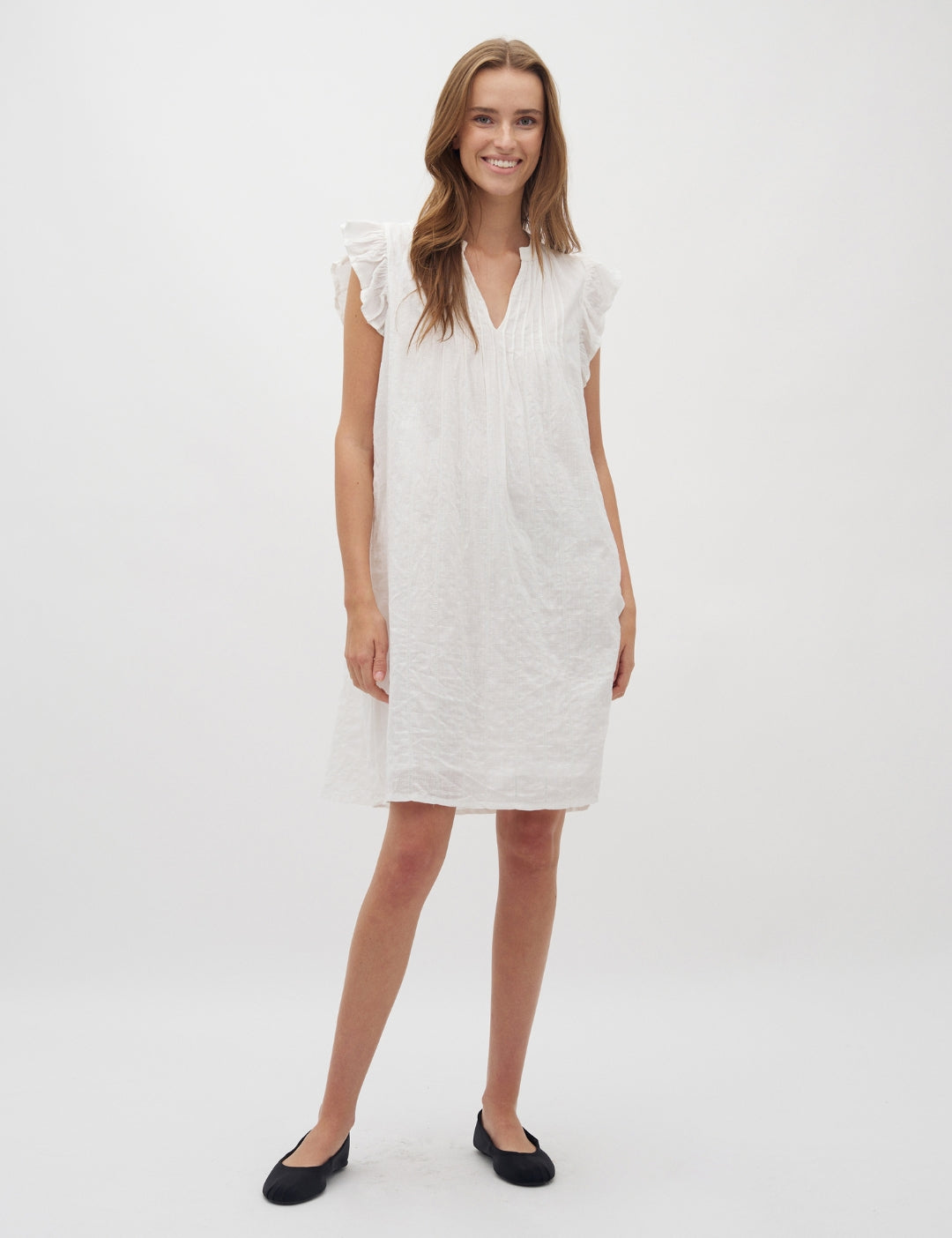 Gemala Long-M_White_Model_0