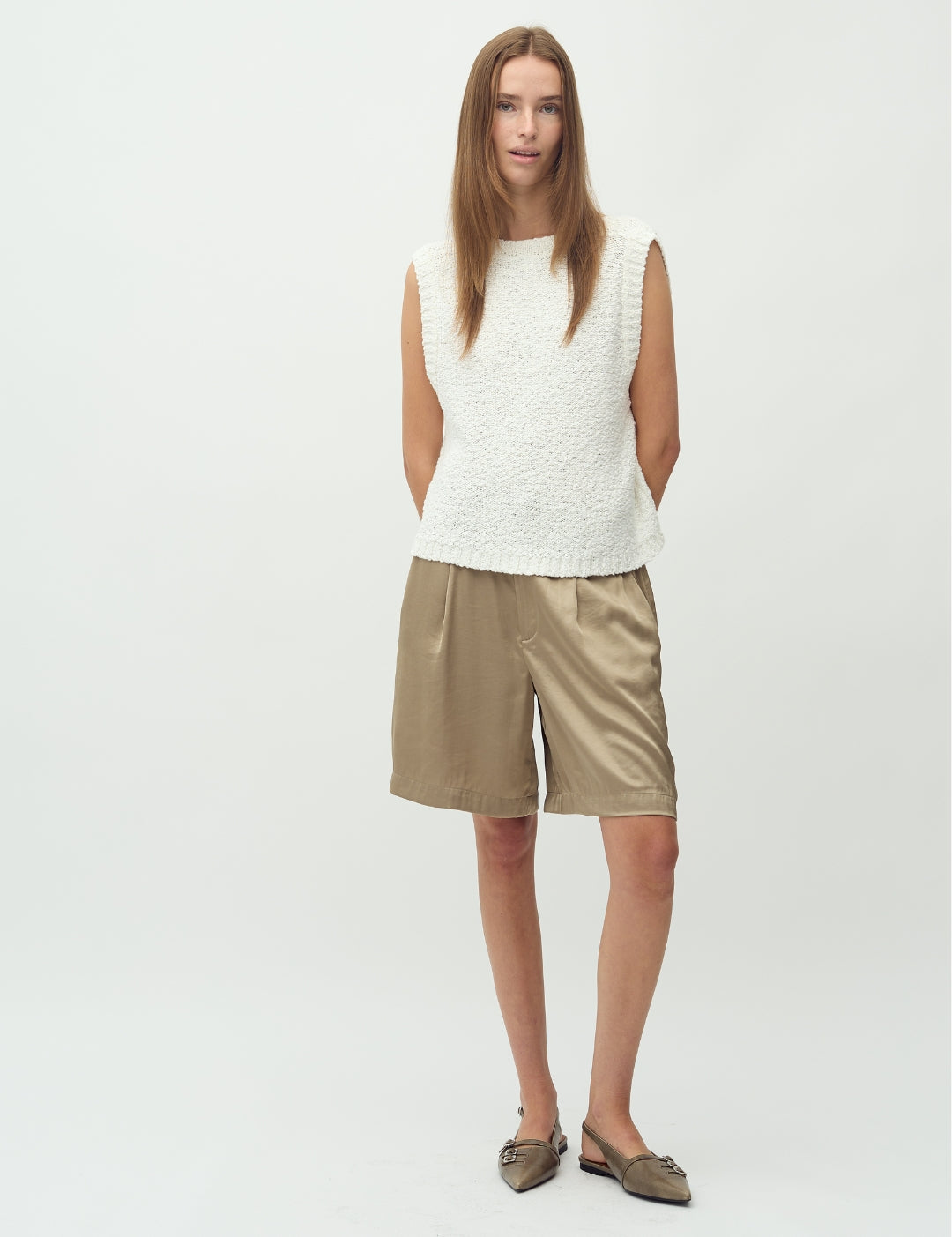 Guri-M_Sand Grey_Model_0