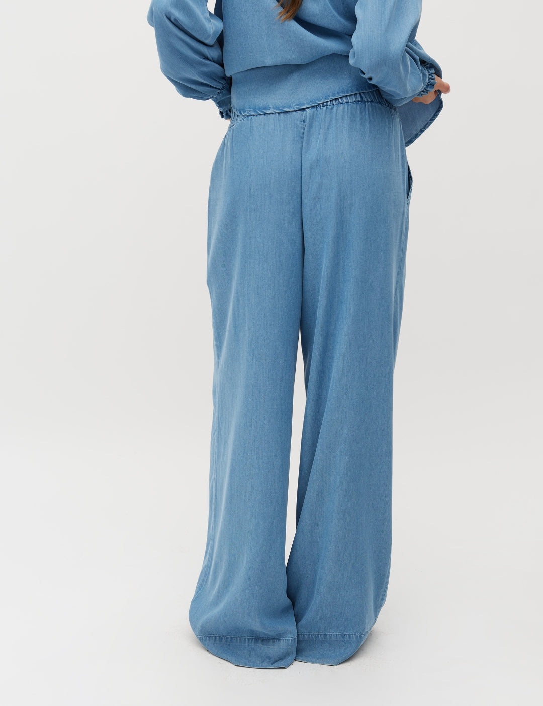 Asaka-M_Blue Soft Wash_Model_2