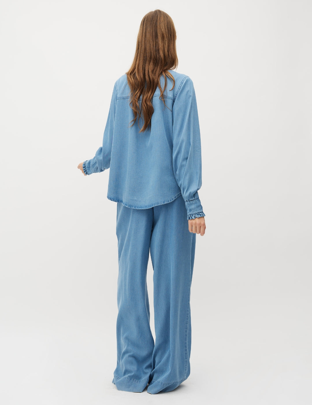 Asaka-M_Blue Soft Wash_Model_3