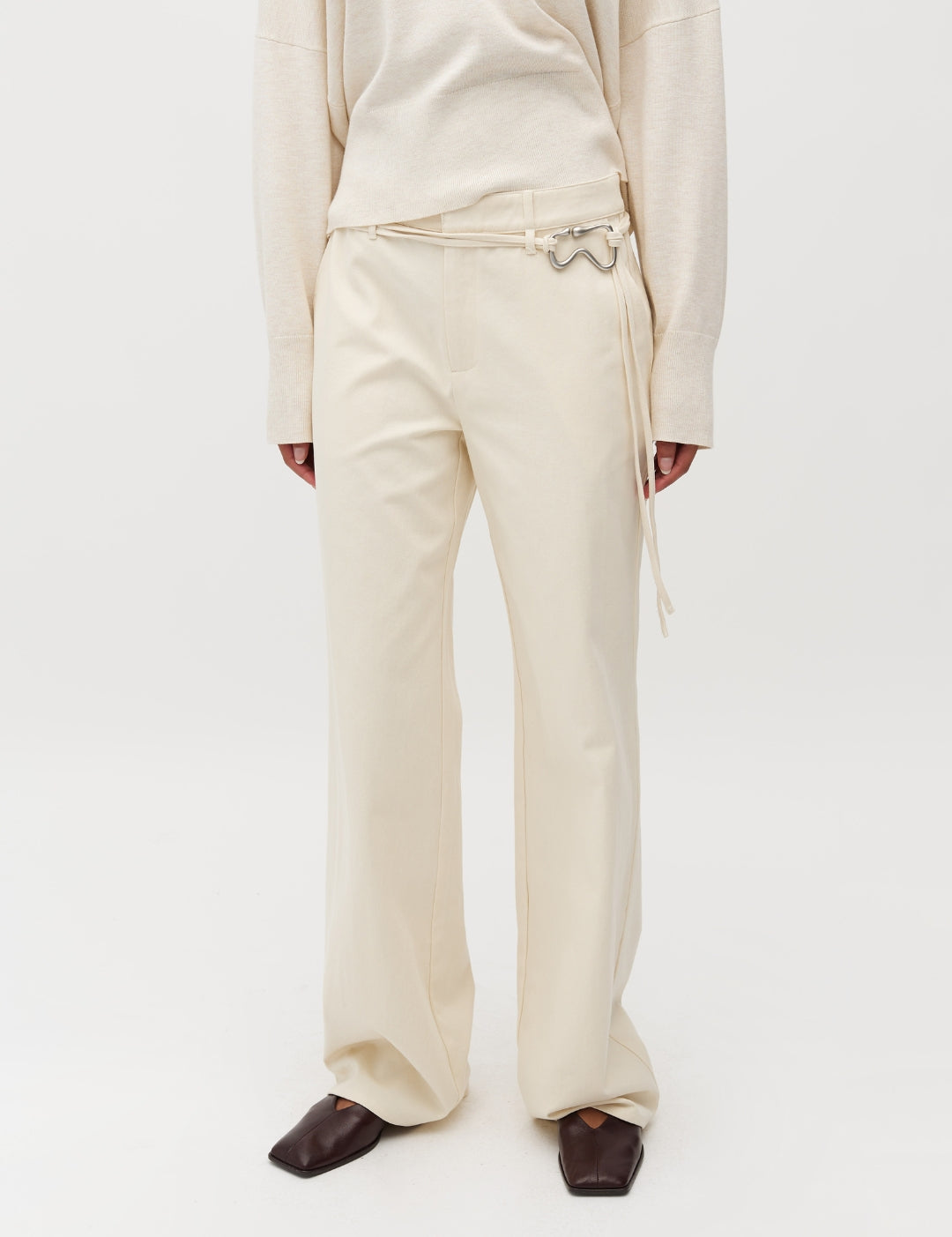 Mariellen-M_Ecru_Model_1